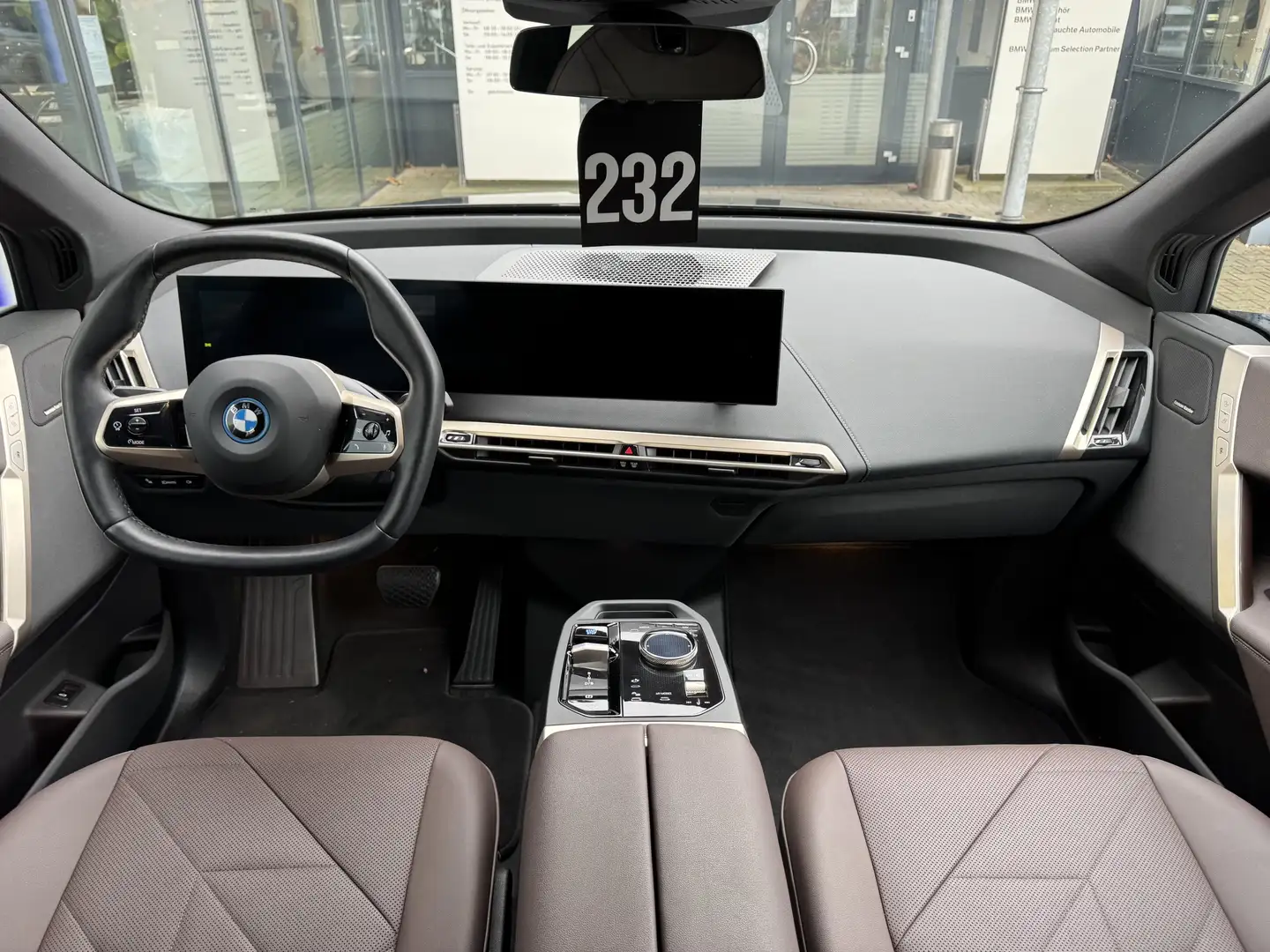 BMW iX xDrive40 Sportpaket H&K 22" DA RFK Fin.1,89% Schwarz - 2