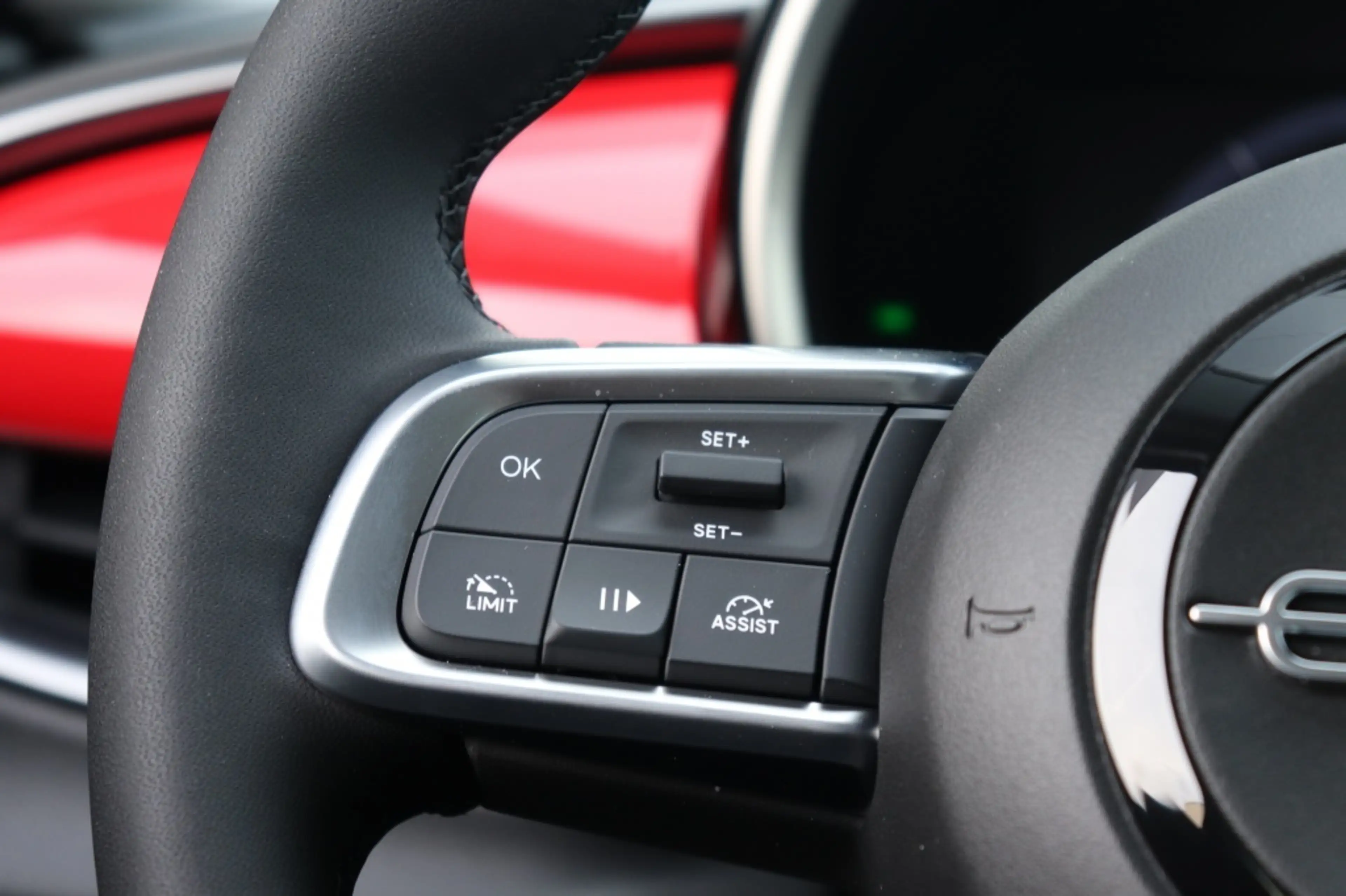 Fiat 600 RED 54 kWh | Carplay | Clima | Cruise | PDC | BTW — photo 10
