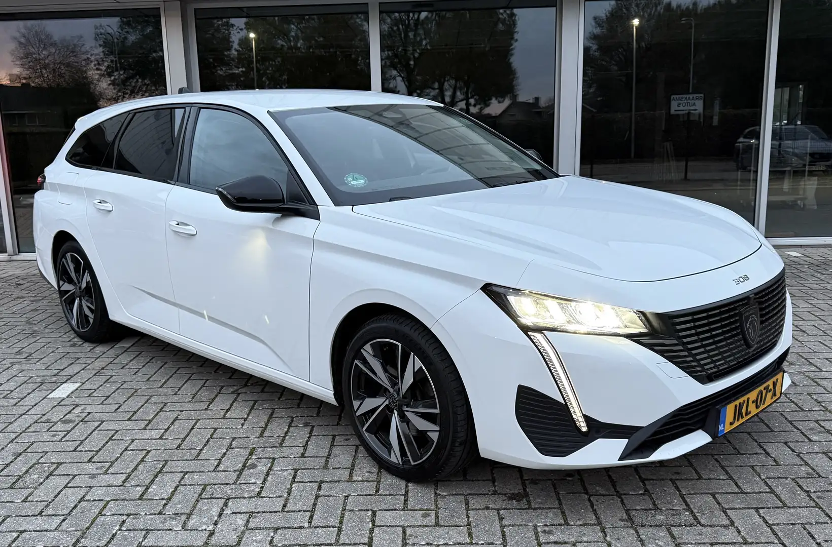 Peugeot 308 SW - Allure uitvoering - Automaat - Trekhaak afn. Wit - 2
