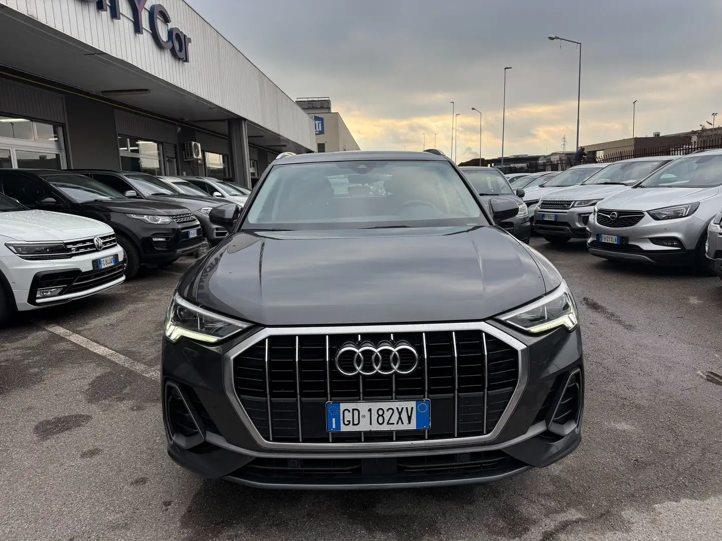 Audi Q3 35 2.0 tdi S line edition / VIRTUAL COCKPIT Grau - 2
