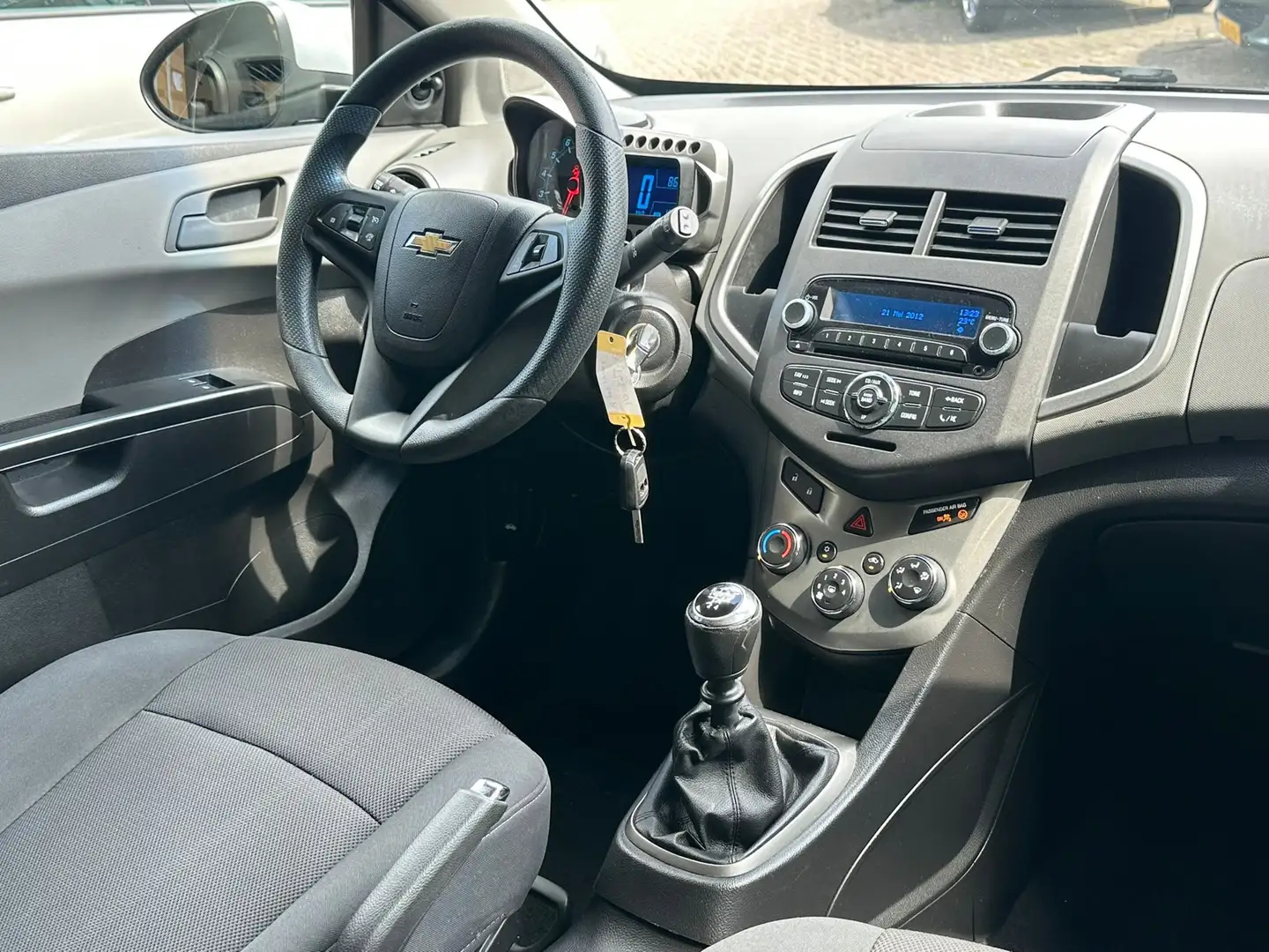 Chevrolet Aveo 1.4 LTZ Airco 5d Cruise Nieuwe Apk Grijs - 2