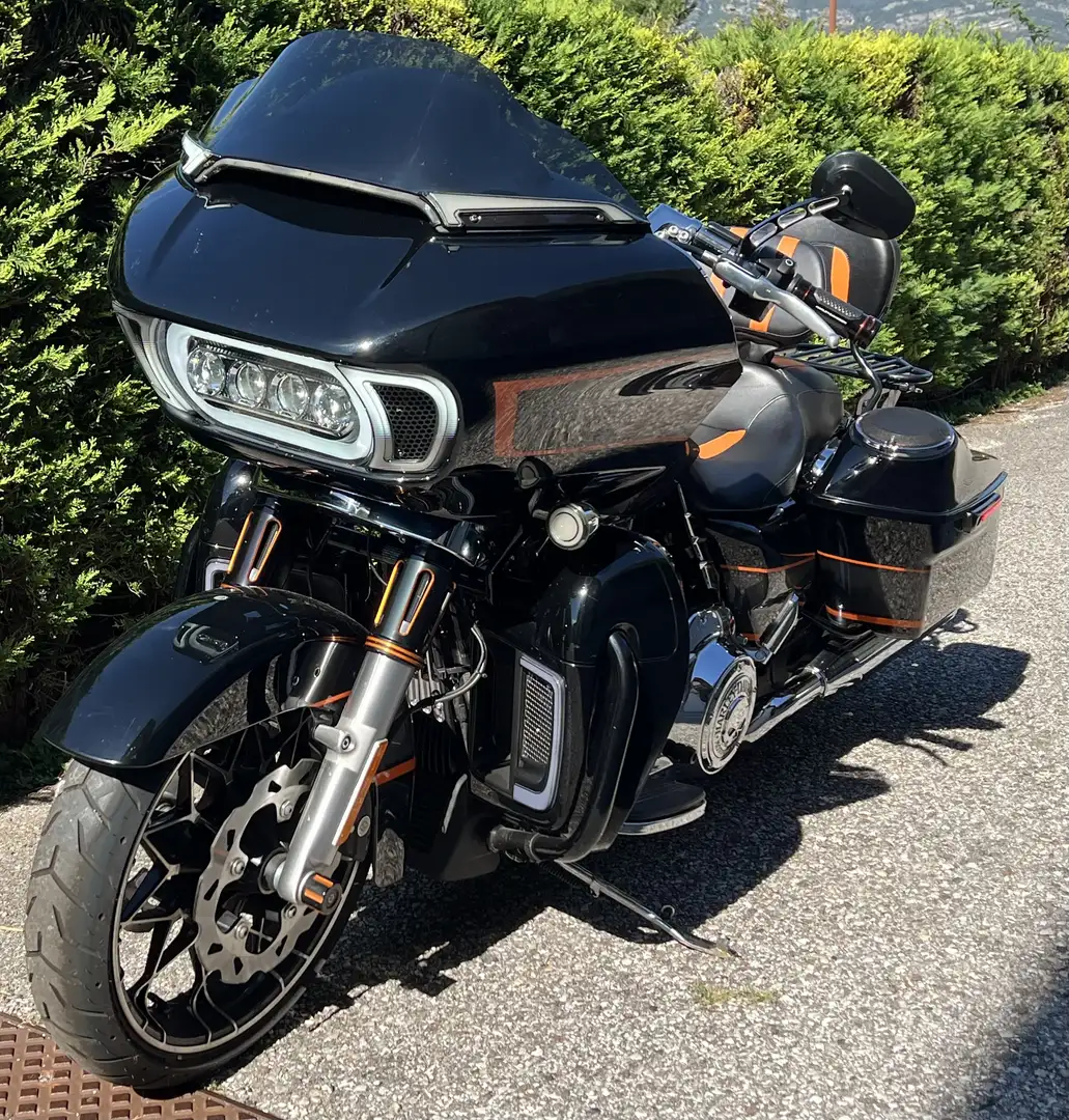 Harley-Davidson Road Glide Apex Černá - 2