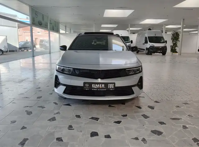 Opel Astra view 2
