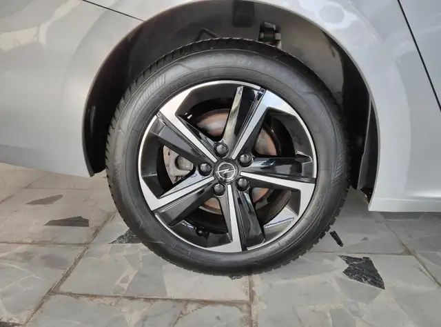 Opel Astra view 8