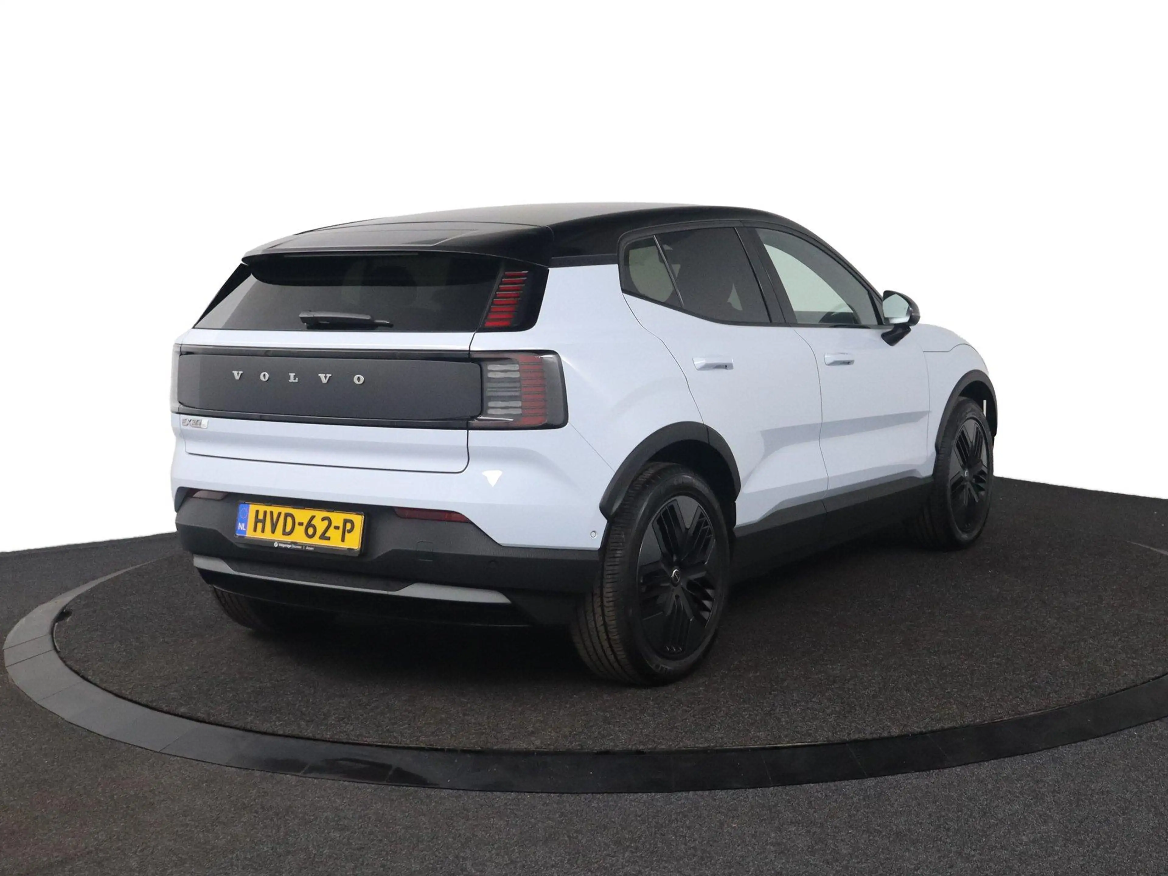 Volvo EX30 Cross Country Twin Motor Performance Ultra 69 kWh — photo 2