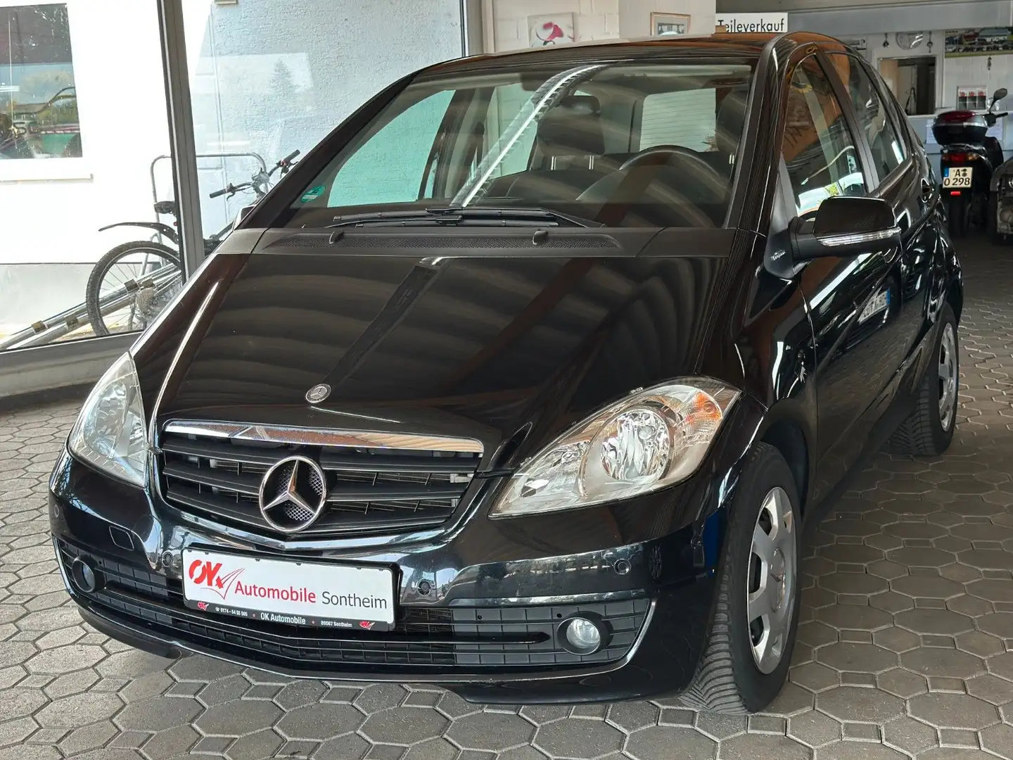 Mercedes-Benz A 160 BlueEF*StartStop*SHZ*PDC*Nav*MB Scheckheft Schwarz - 1