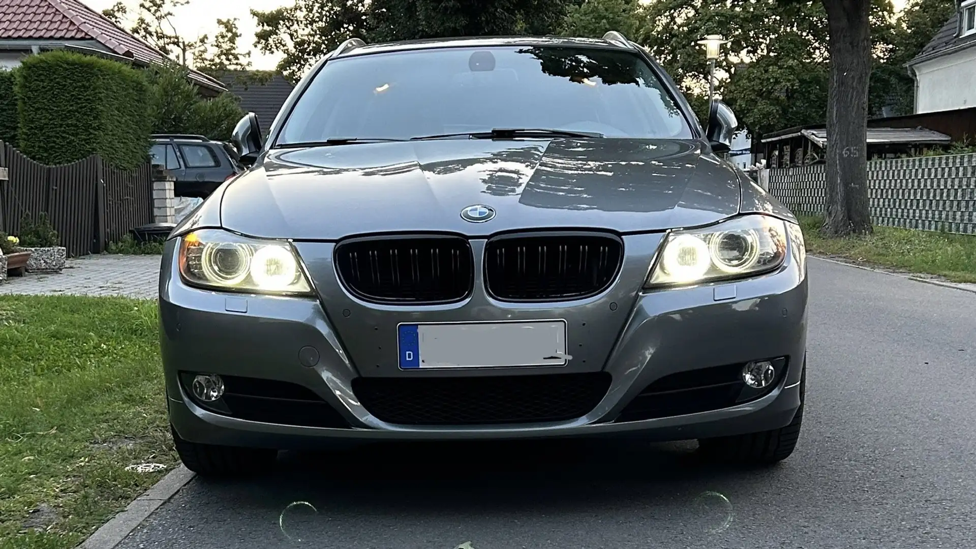 BMW 320 320i Touring Aut. Edition Exclusive Grau - 1