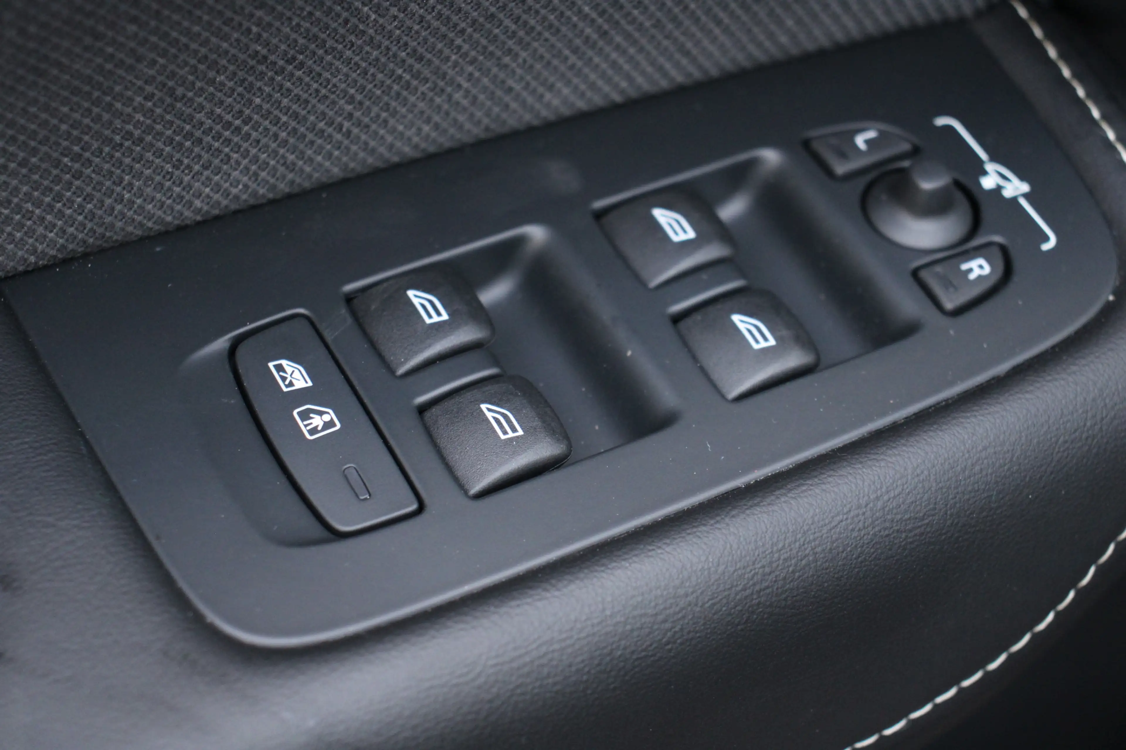 Volvo XC60 2.0 T6 Plug-in hybrid AWD Plus Dark Navi/Camera/Ke — photo 14