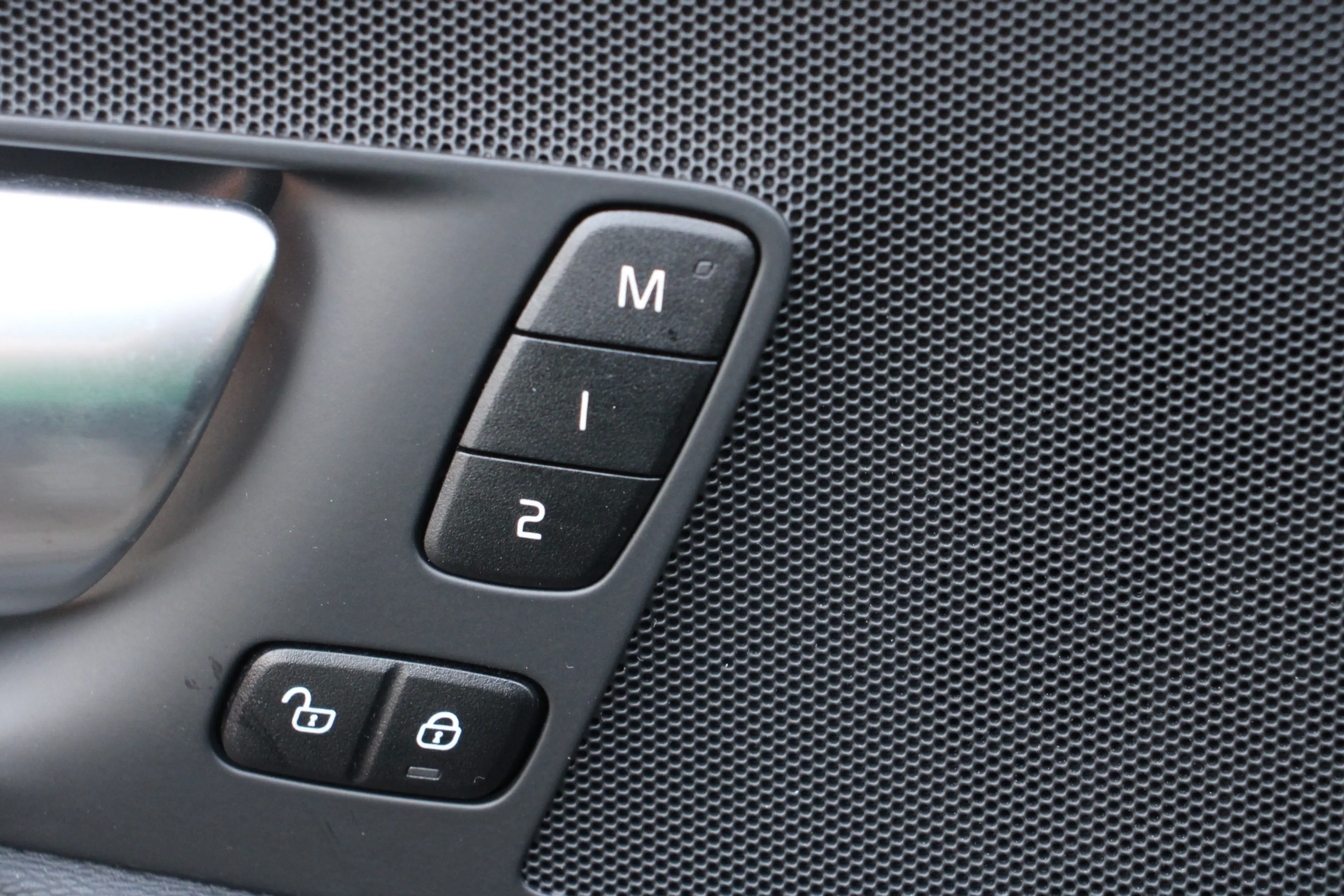 Volvo XC60 2.0 T6 Plug-in hybrid AWD Plus Dark Navi/Camera/Ke — photo 24