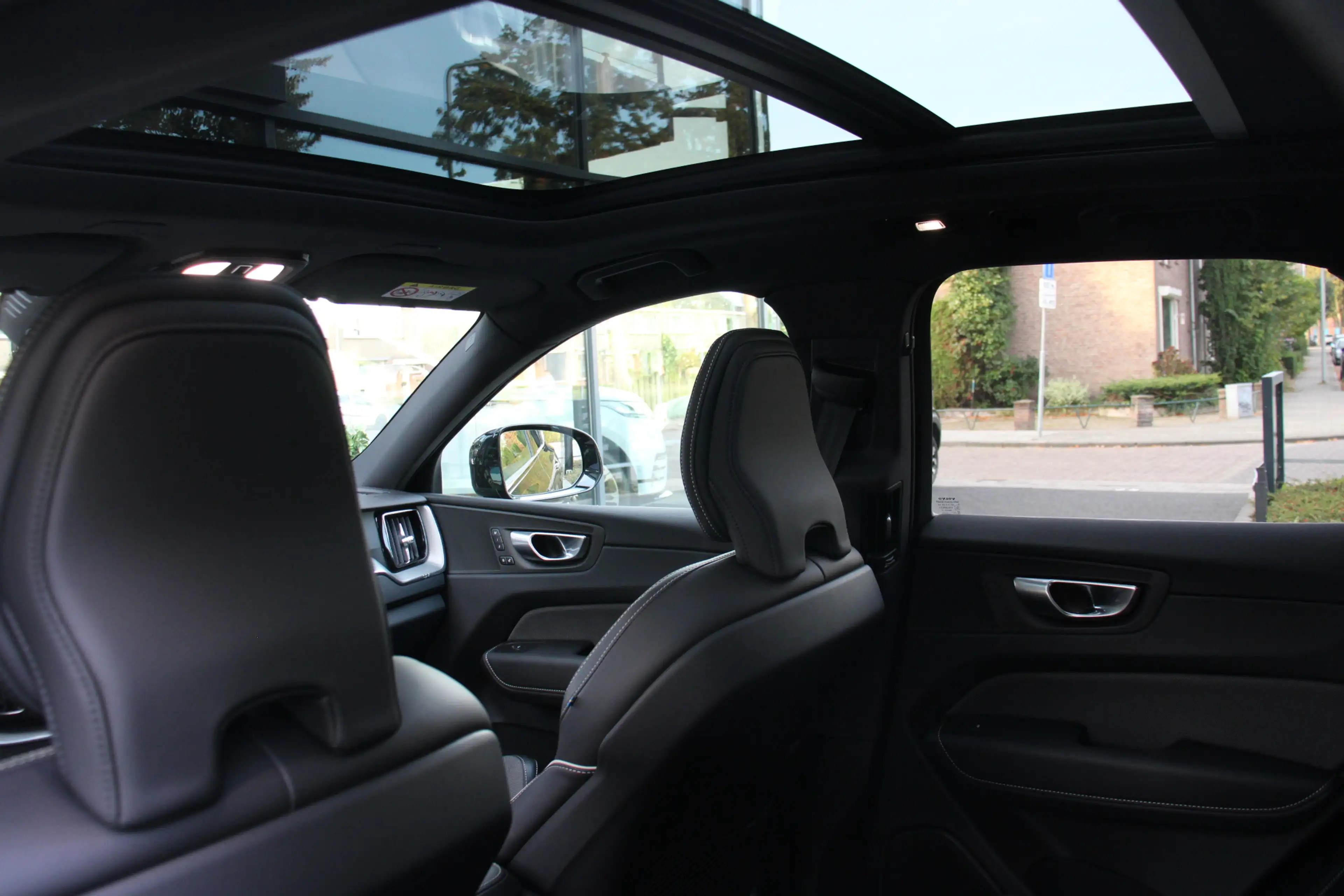 Volvo XC60 2.0 T6 Plug-in hybrid AWD Plus Dark Navi/Camera/Ke — photo 19