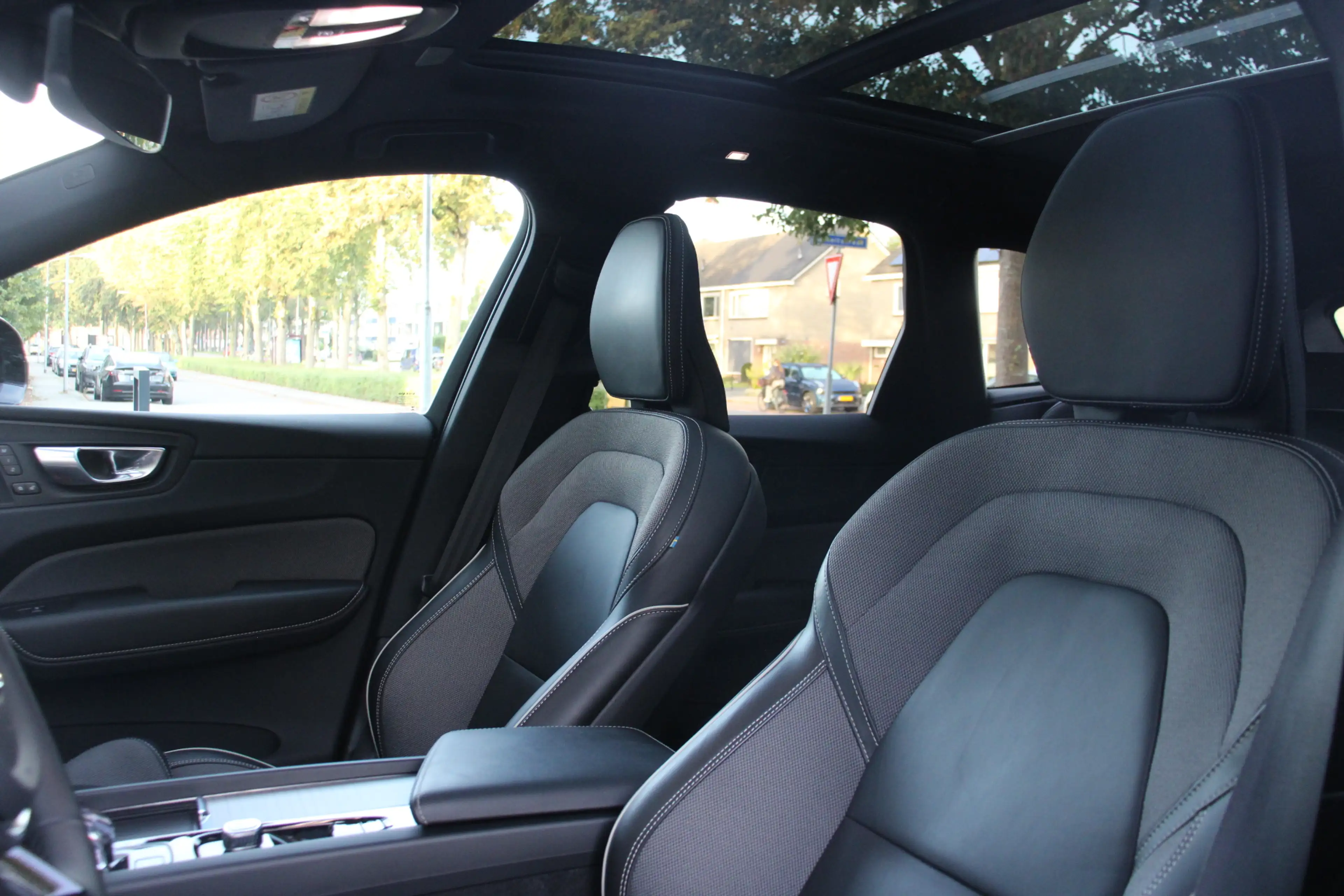 Volvo XC60 2.0 T6 Plug-in hybrid AWD Plus Dark Navi/Camera/Ke — photo 10