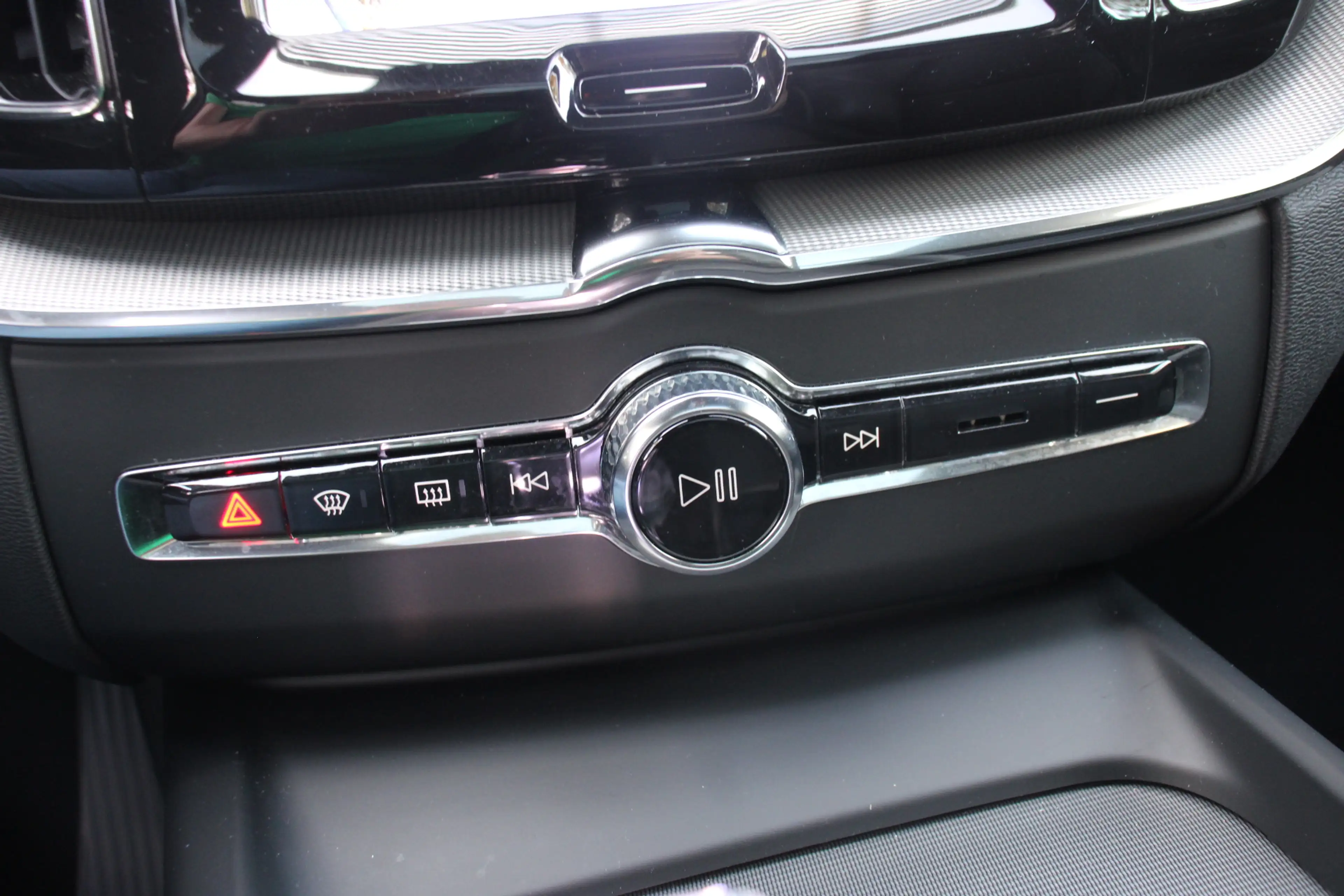 Volvo XC60 2.0 T6 Plug-in hybrid AWD Plus Dark Navi/Camera/Ke — photo 17
