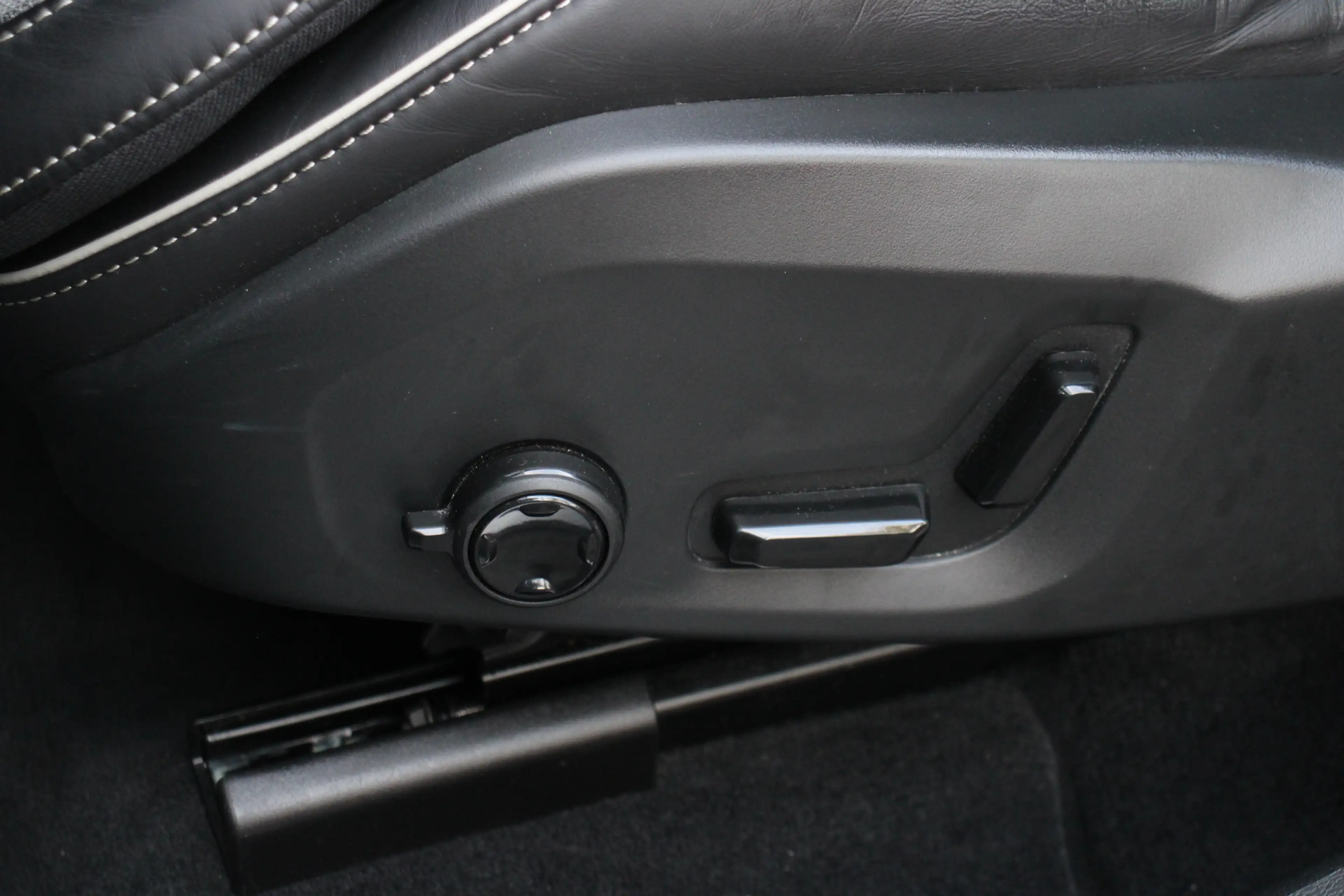 Volvo XC60 2.0 T6 Plug-in hybrid AWD Plus Dark Navi/Camera/Ke — photo 12