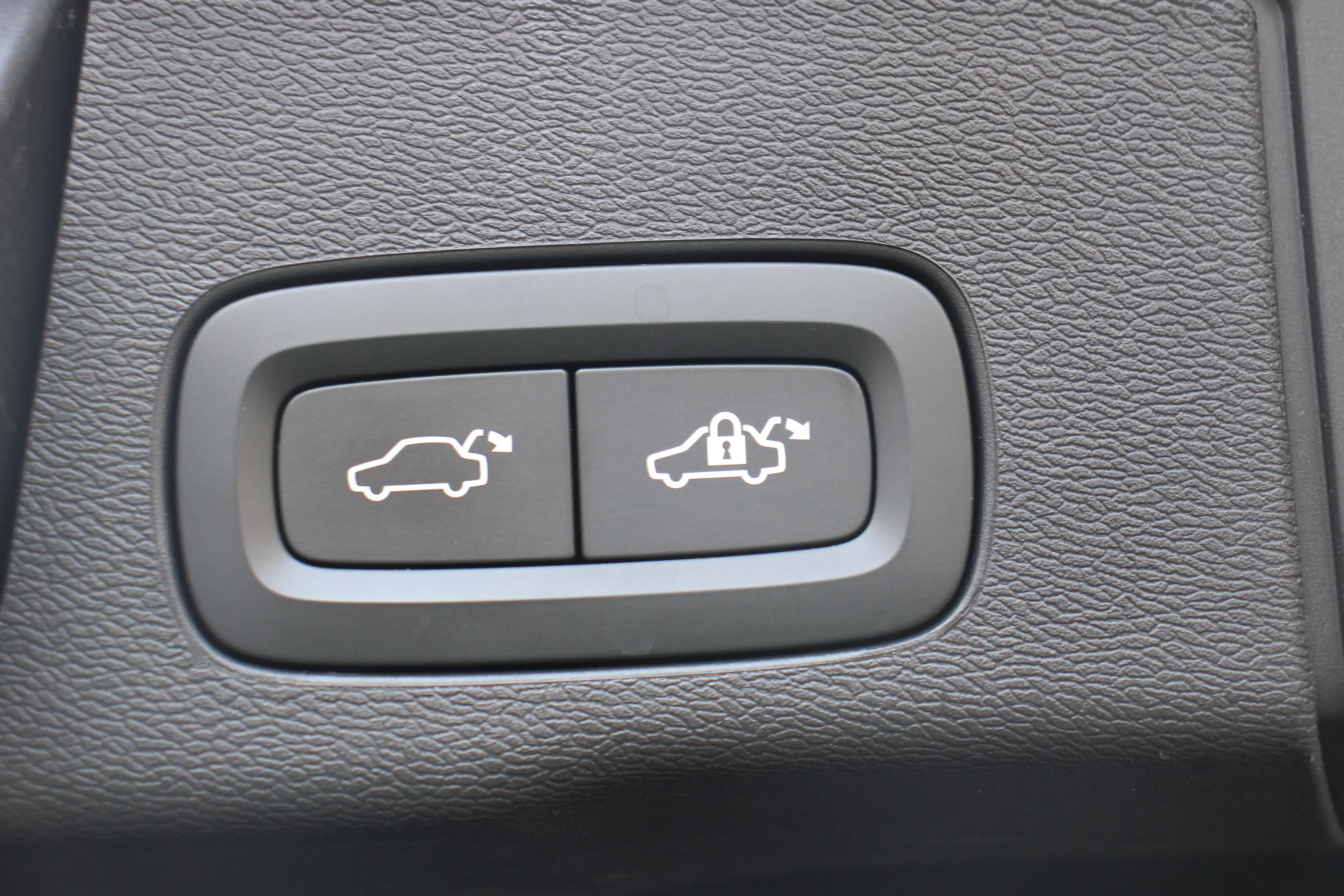 Volvo XC60 2.0 T6 Plug-in hybrid AWD Plus Dark Navi/Camera/Ke — photo 18