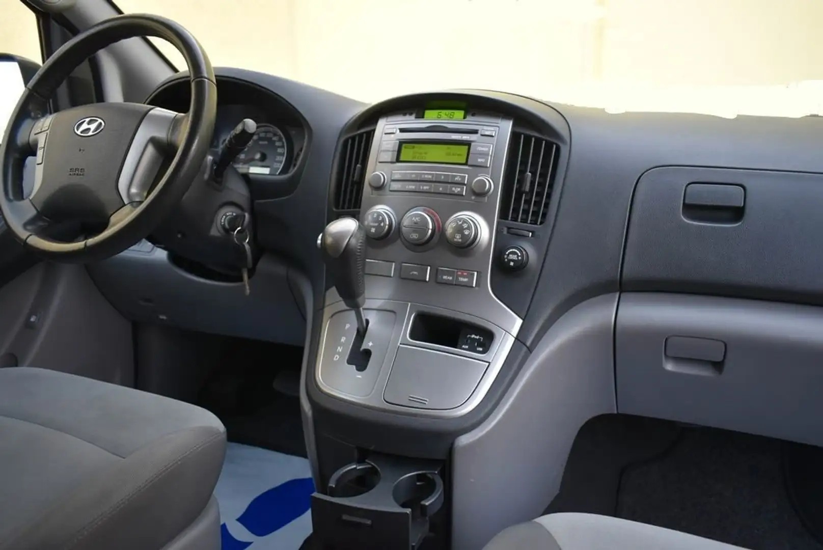 Hyundai H-1 2.5 CRDi VGT Wagon 8 p.ti Comfort Fekete - 1