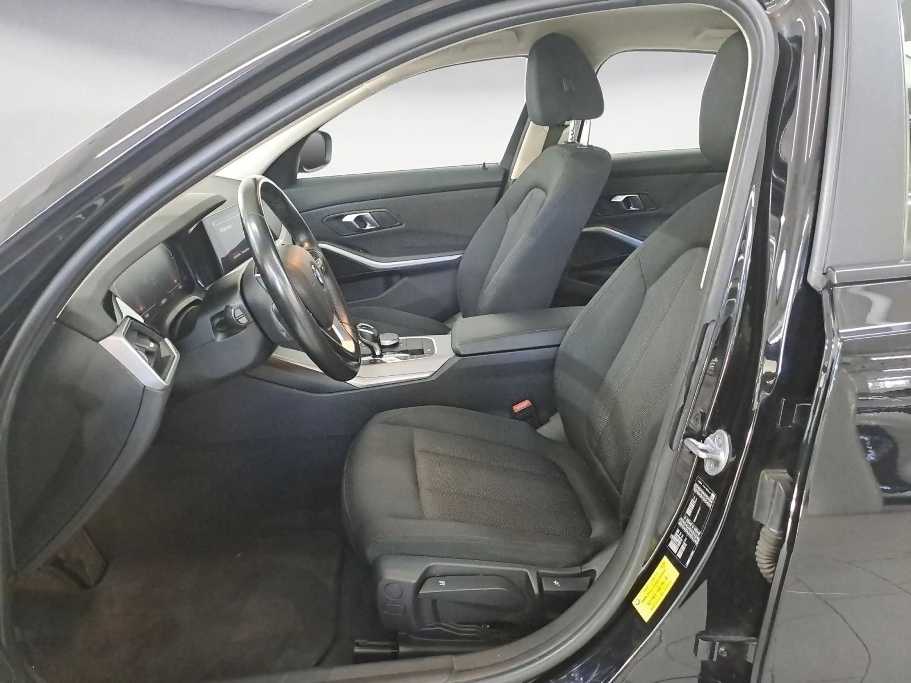 BMW 318 i Advantage Navi Klima PDC LED DAB Sitzheizun — photo 12