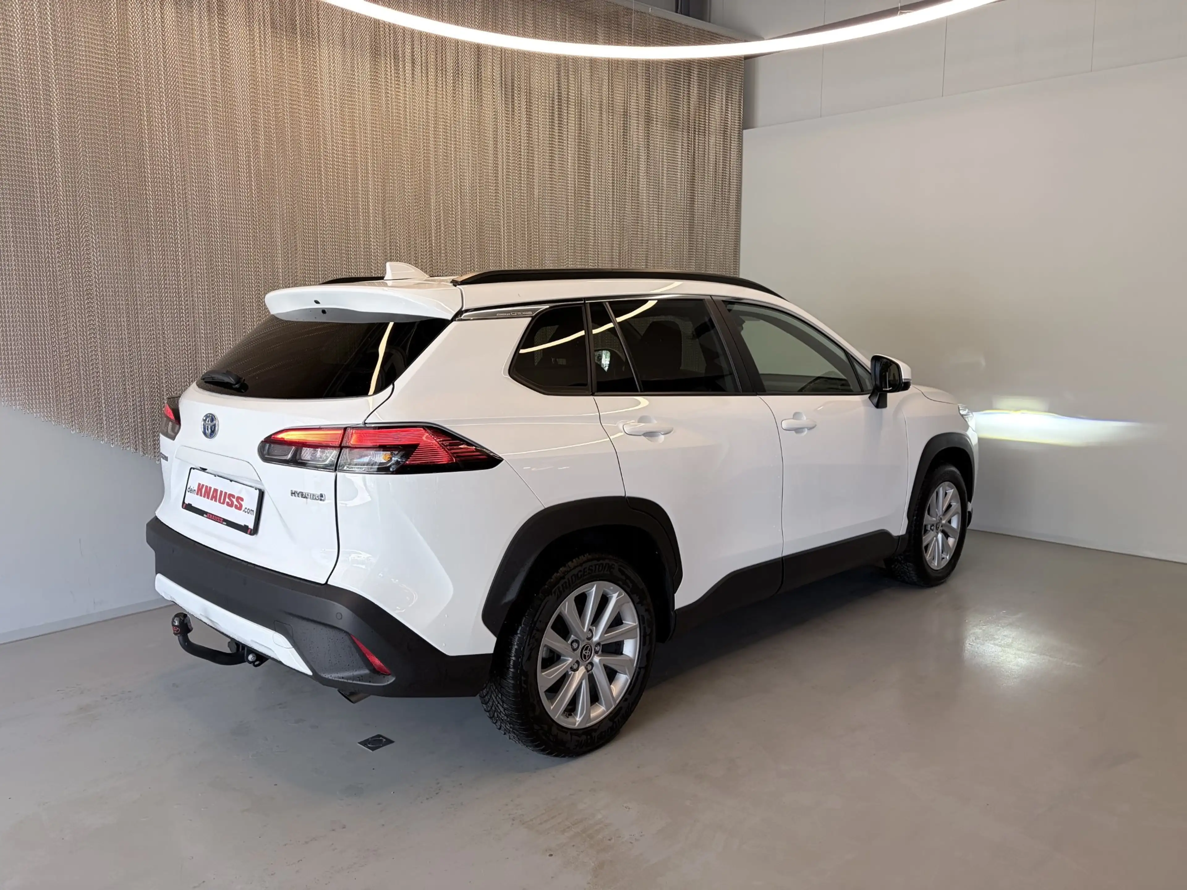 Toyota Corolla Cross 2,0 Hybrid Design AWD — photo 5