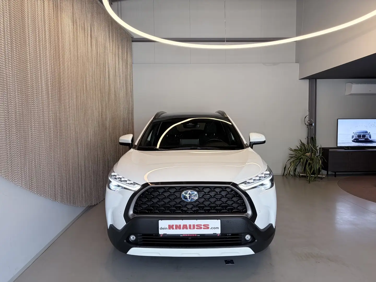 Toyota Corolla Cross 2,0 Hybrid Design AWD Weiß - 2