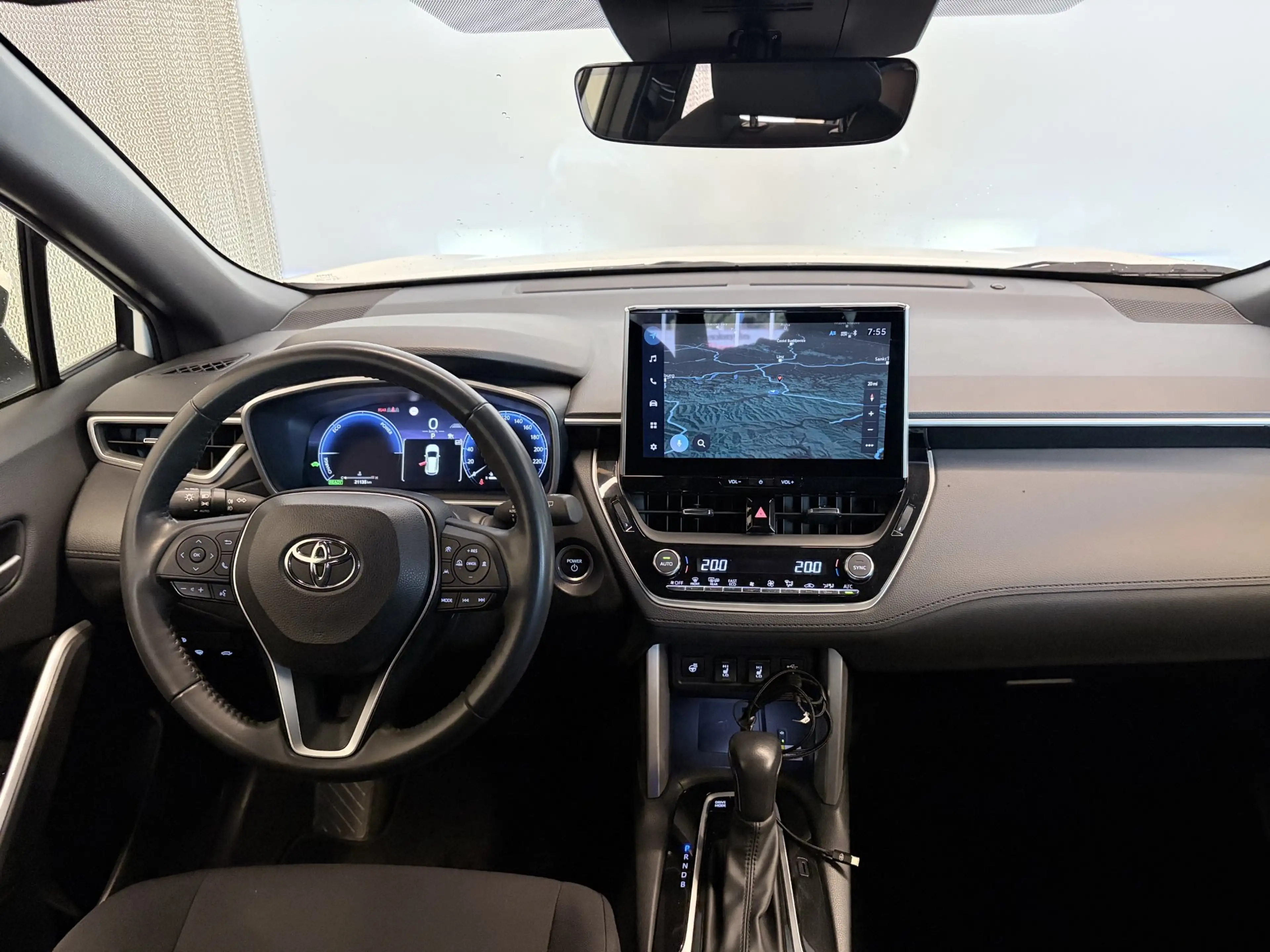 Toyota Corolla Cross 2,0 Hybrid Design AWD — photo 11
