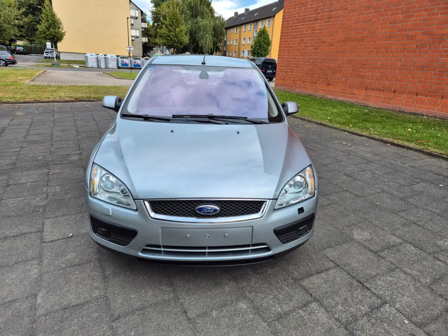 Ford Focus Lim. Ghia*TOP*TÜV 9/26*GEWAHR Silber - 1