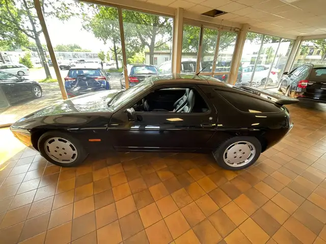 Porsche 928 928 Automatik S 4