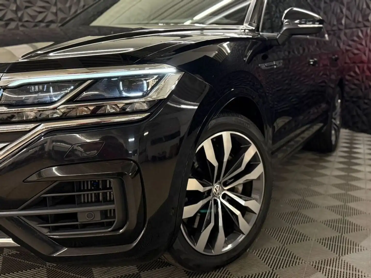 Volkswagen Touareg 4.0 TDI R-Line 4Motion*MwSt.* Schwarz - 1
