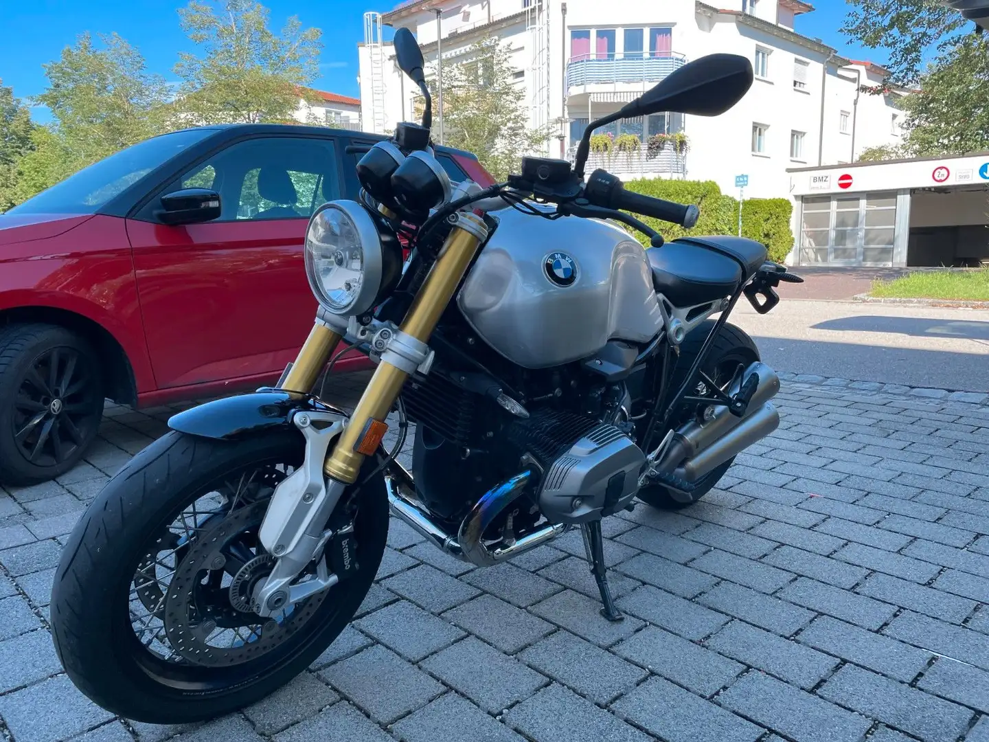 BMW R nineT Akrapovic mit noch Top Sound Plateado - 1