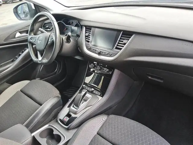 Opel Grandland X view 3