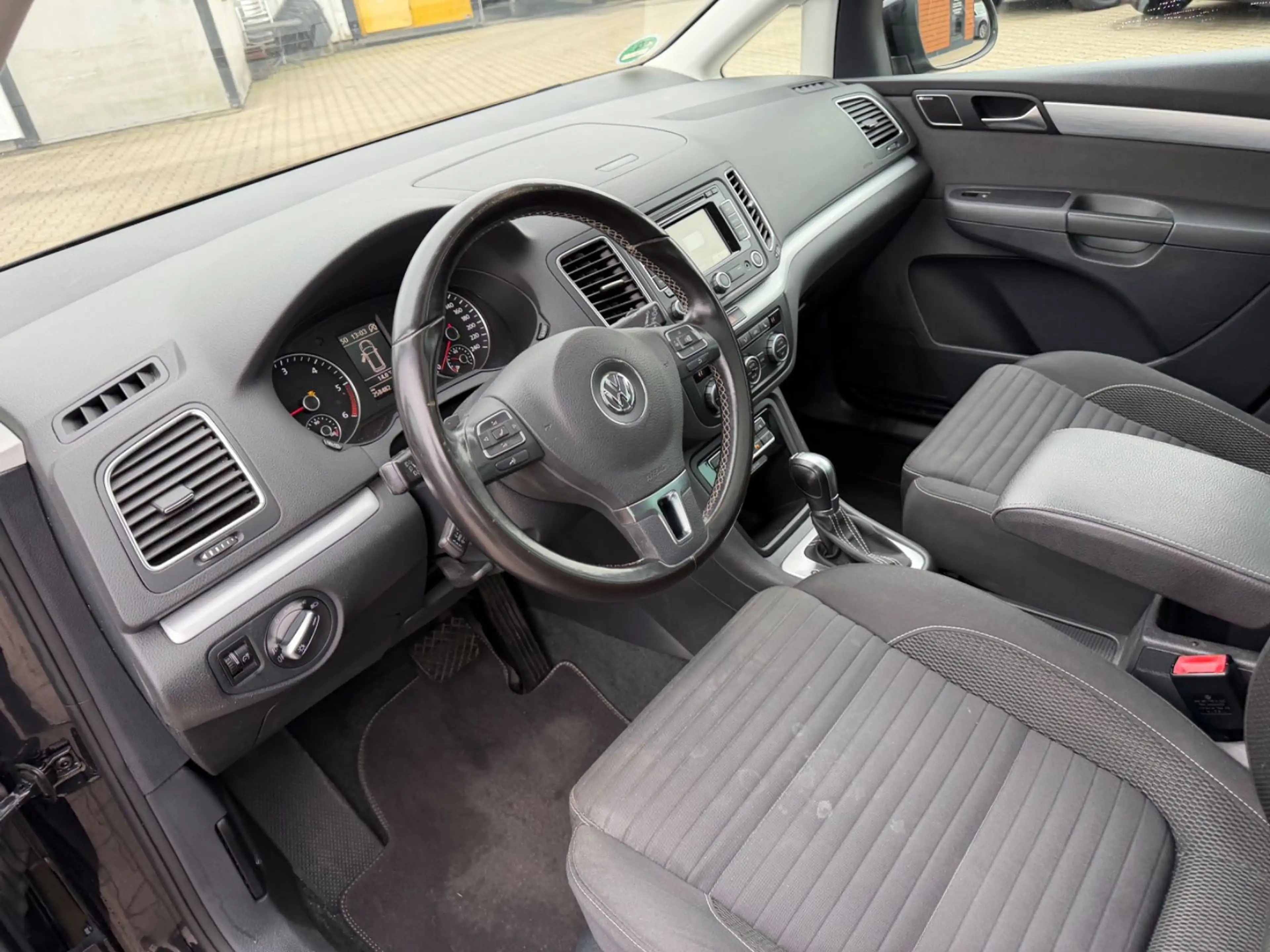 Volkswagen Sharan Cup BMT/2,0/XENON/NAVI/AHK/TEMPOMAT — photo 10