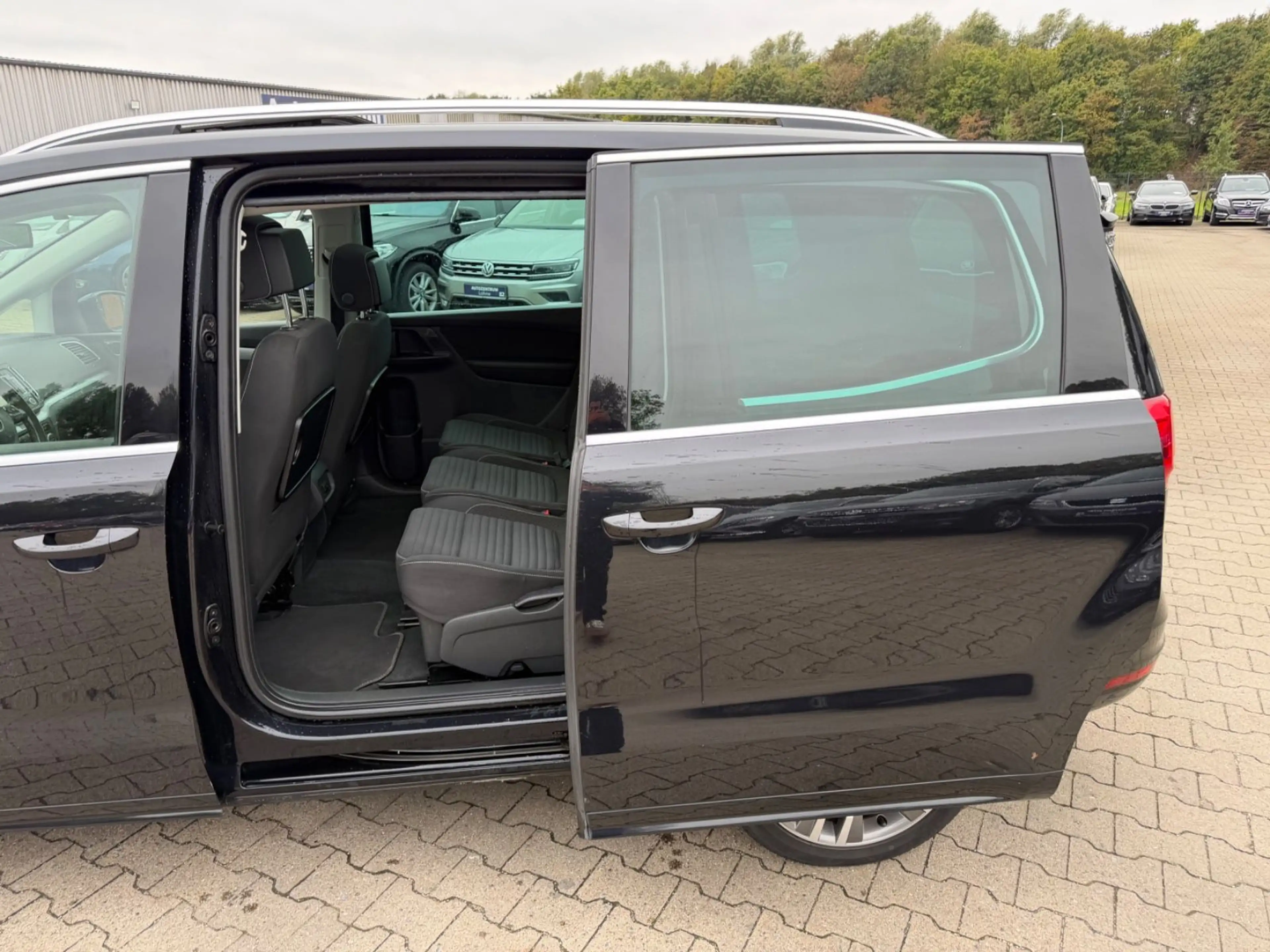 Volkswagen Sharan Cup BMT/2,0/XENON/NAVI/AHK/TEMPOMAT — photo 12