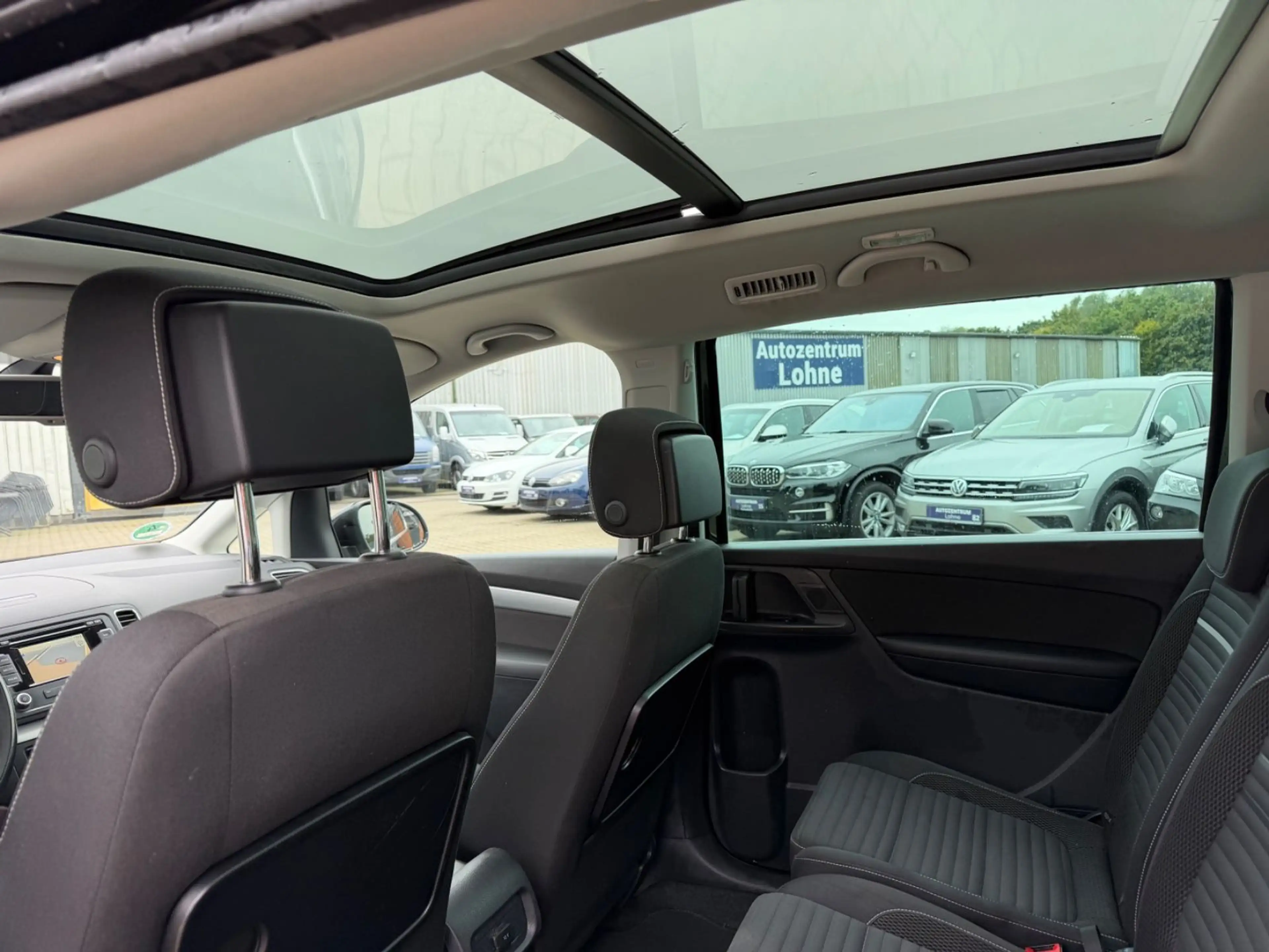 Volkswagen Sharan Cup BMT/2,0/XENON/NAVI/AHK/TEMPOMAT — photo 15