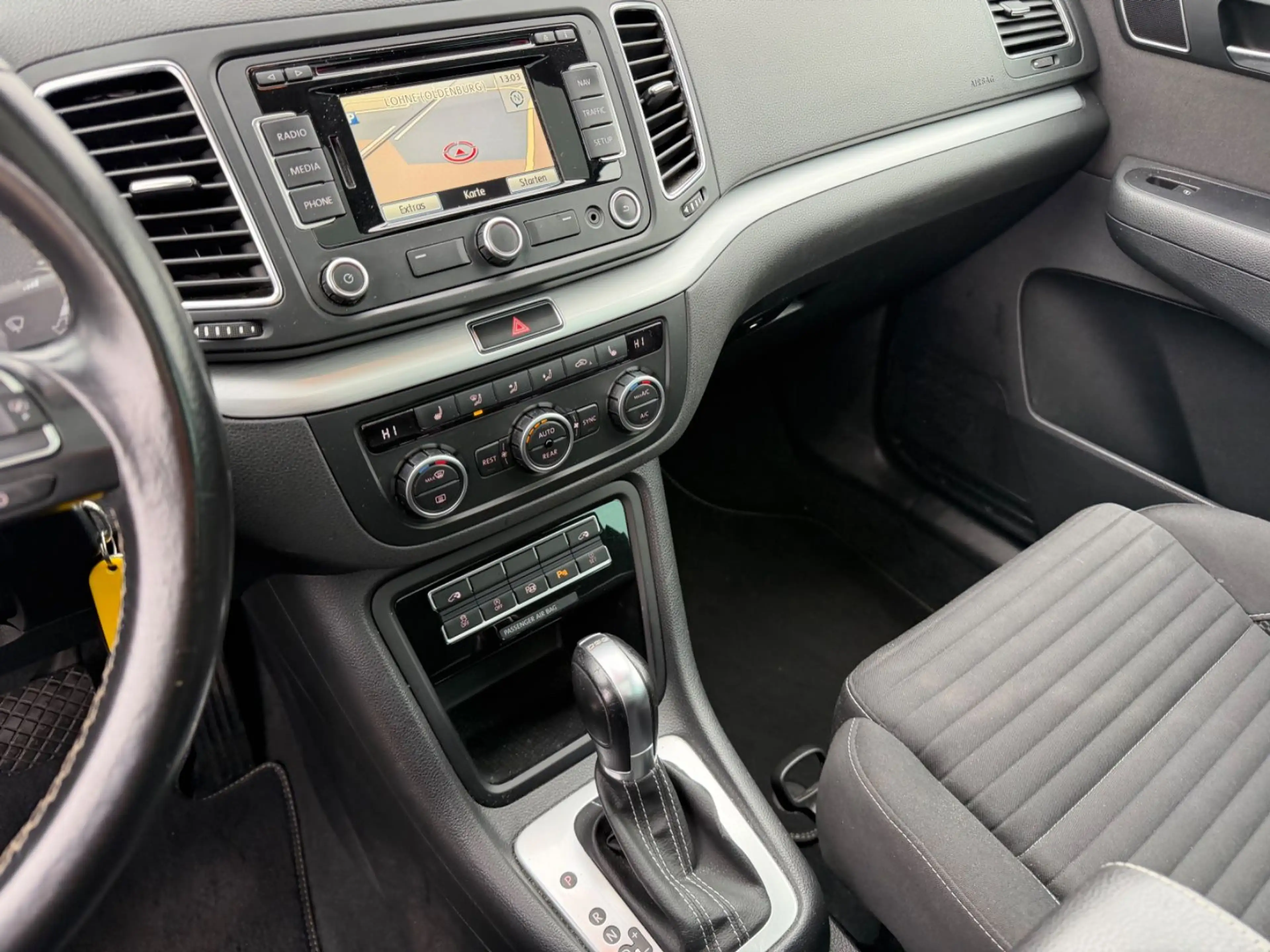 Volkswagen Sharan Cup BMT/2,0/XENON/NAVI/AHK/TEMPOMAT — photo 11