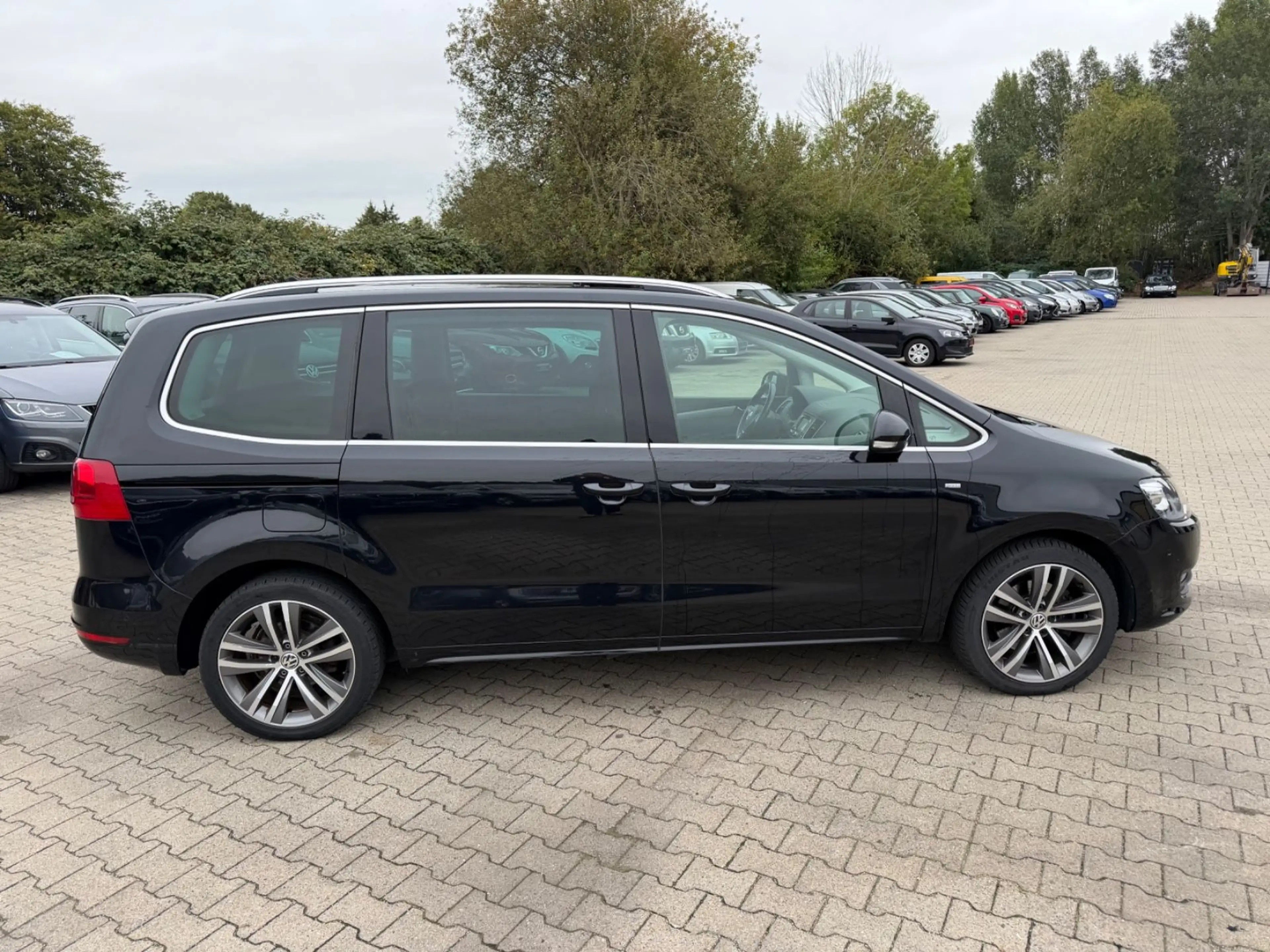 Volkswagen Sharan Cup BMT/2,0/XENON/NAVI/AHK/TEMPOMAT — photo 4