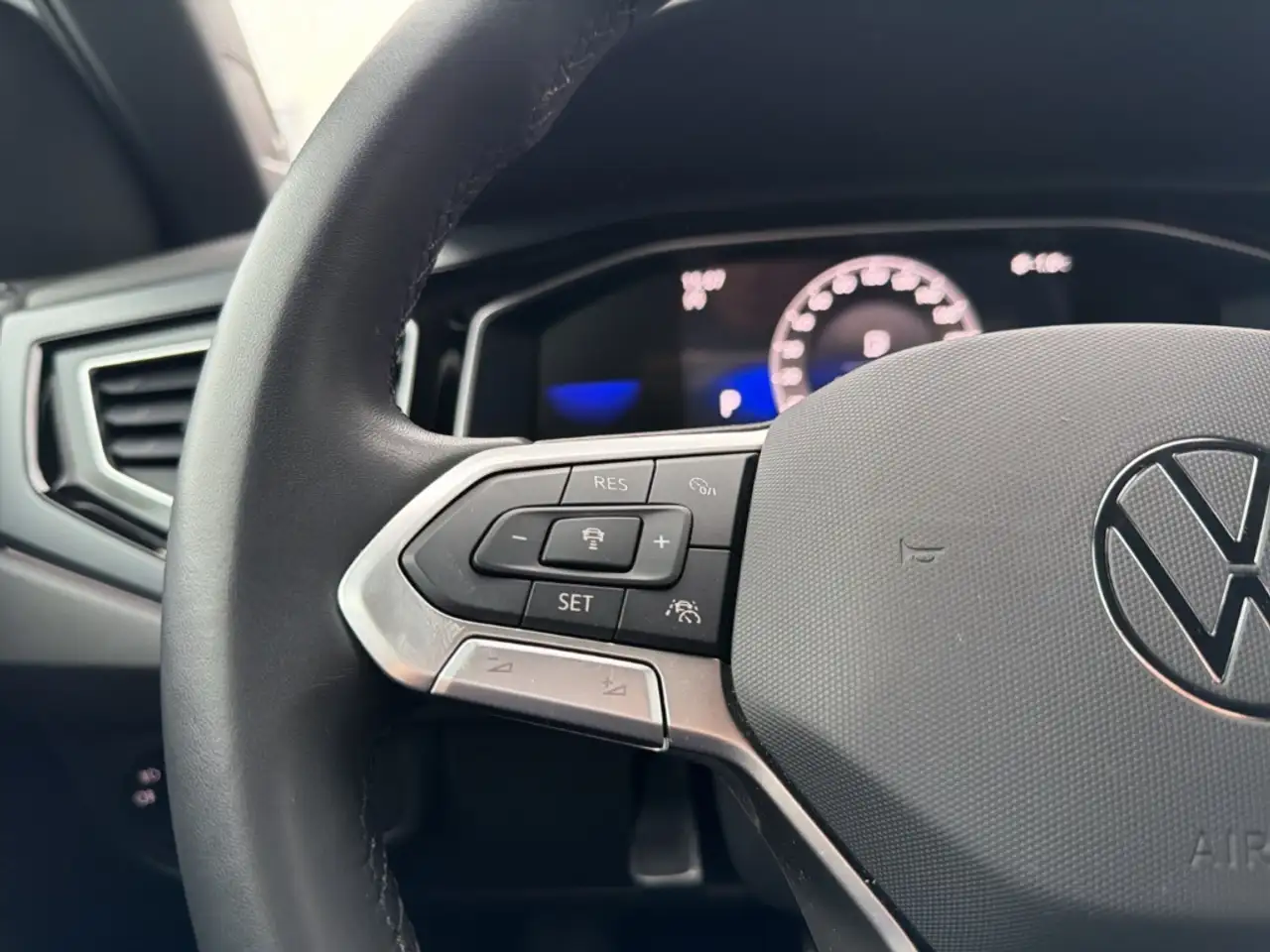 Volkswagen Polo VI R-Line Sitzhzg+PDC+Sportpaket 18