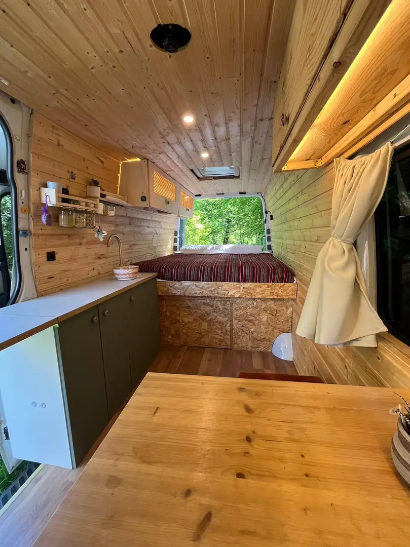 Volkswagen Crafter *Camper* Crafter 35 HR-Kasten LR TDI Weiß - 2