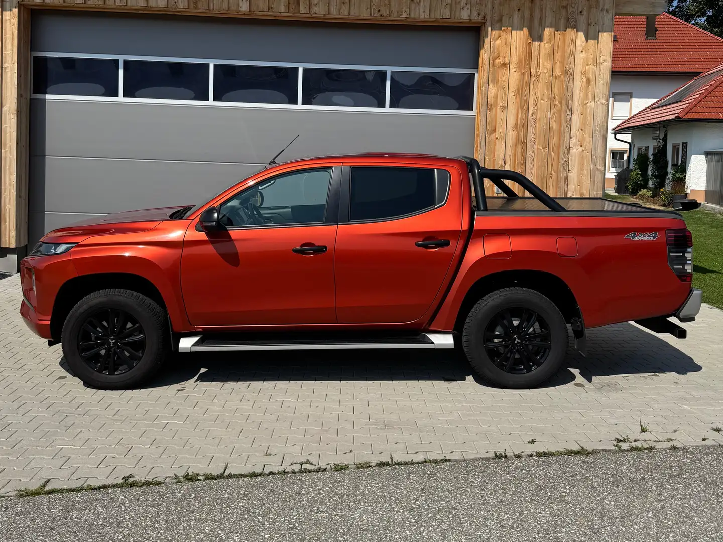Mitsubishi L200 L 200 2,2 DI-D HP 4WD Doppelkabine Intense Intense Orange - 1