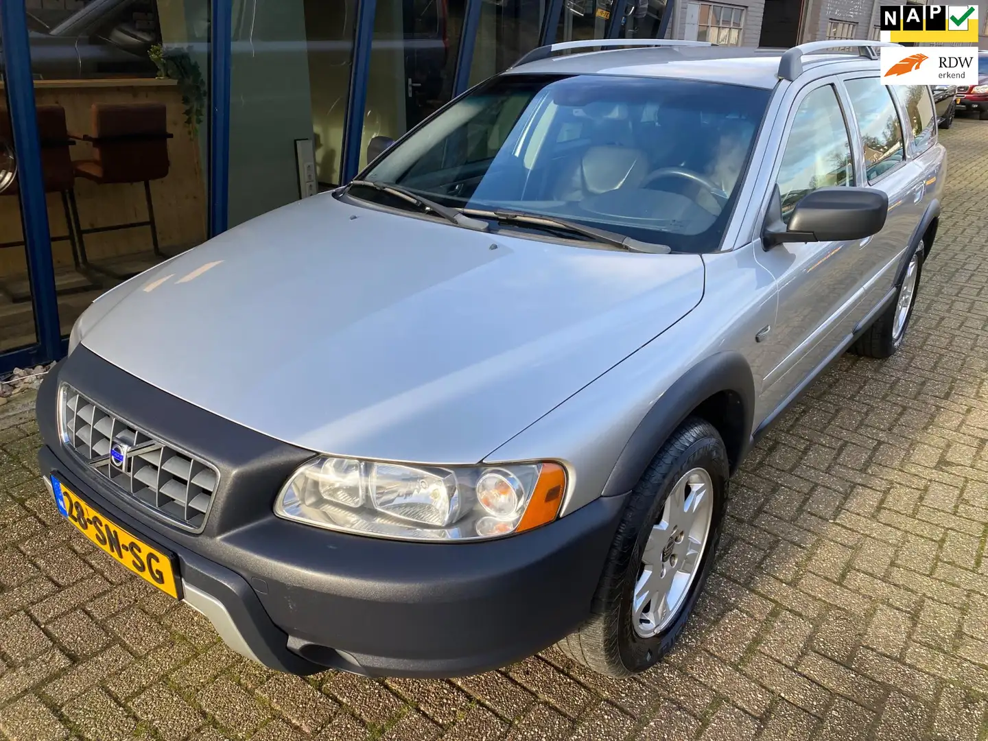 Volvo XC70 2.5 T Kinetic Automaat 4WD / Youngtimer Сірий - 1