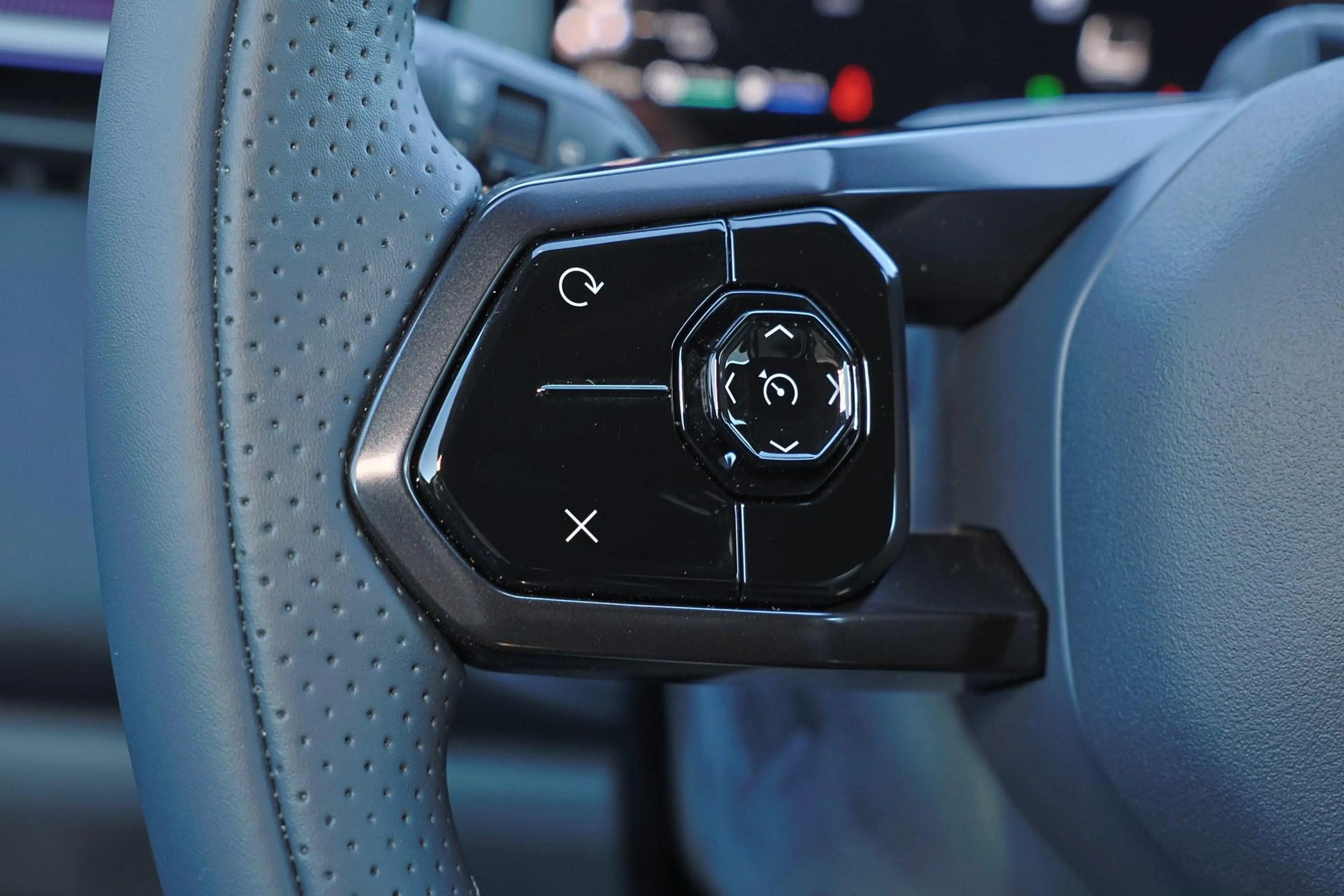 Lynk & Co 08 More - Panorama/schuifdak - Cruise Control Adaptie — photo 11