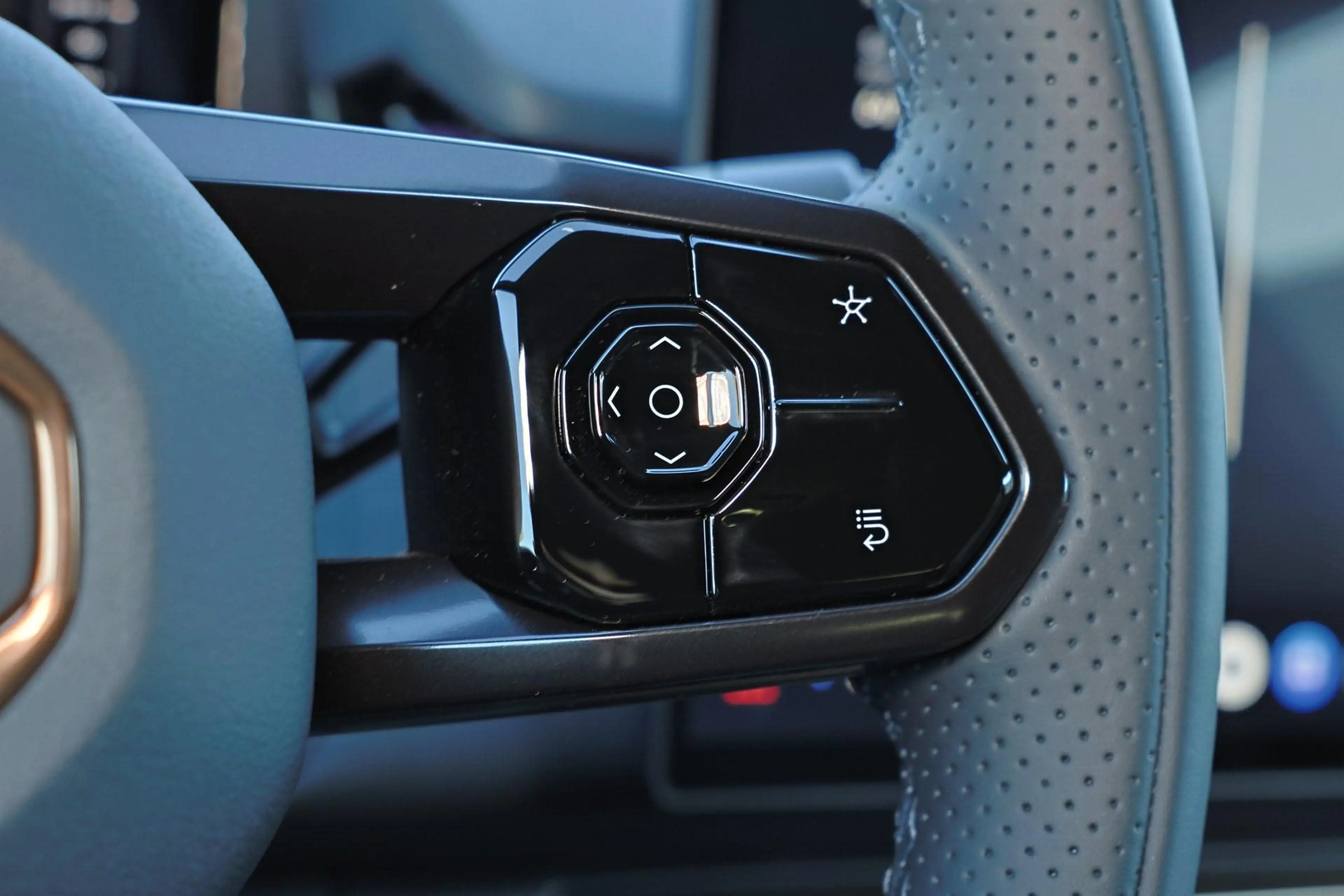 Lynk & Co 08 More - Panorama/schuifdak - Cruise Control Adaptie — photo 10