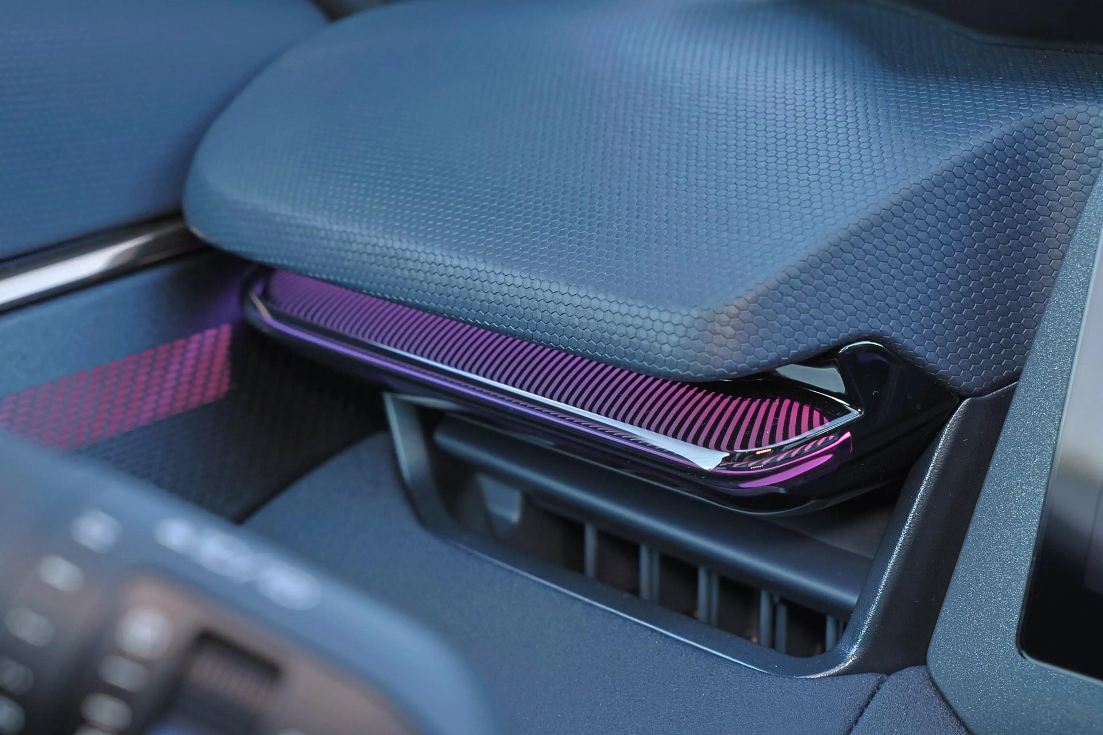 Lynk & Co 08 More - Panorama/schuifdak - Cruise Control Adaptie — photo 15