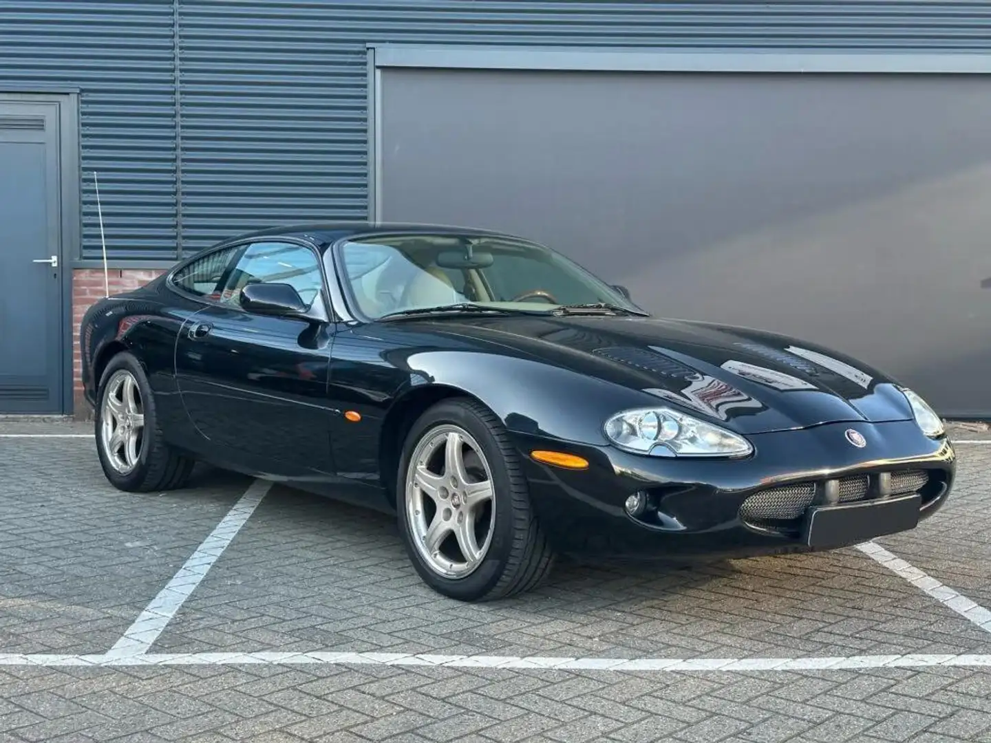 Jaguar XKR 4.0 V8 Coupé Aut, Orig Ned, Nieuwstaat Zwart - 2