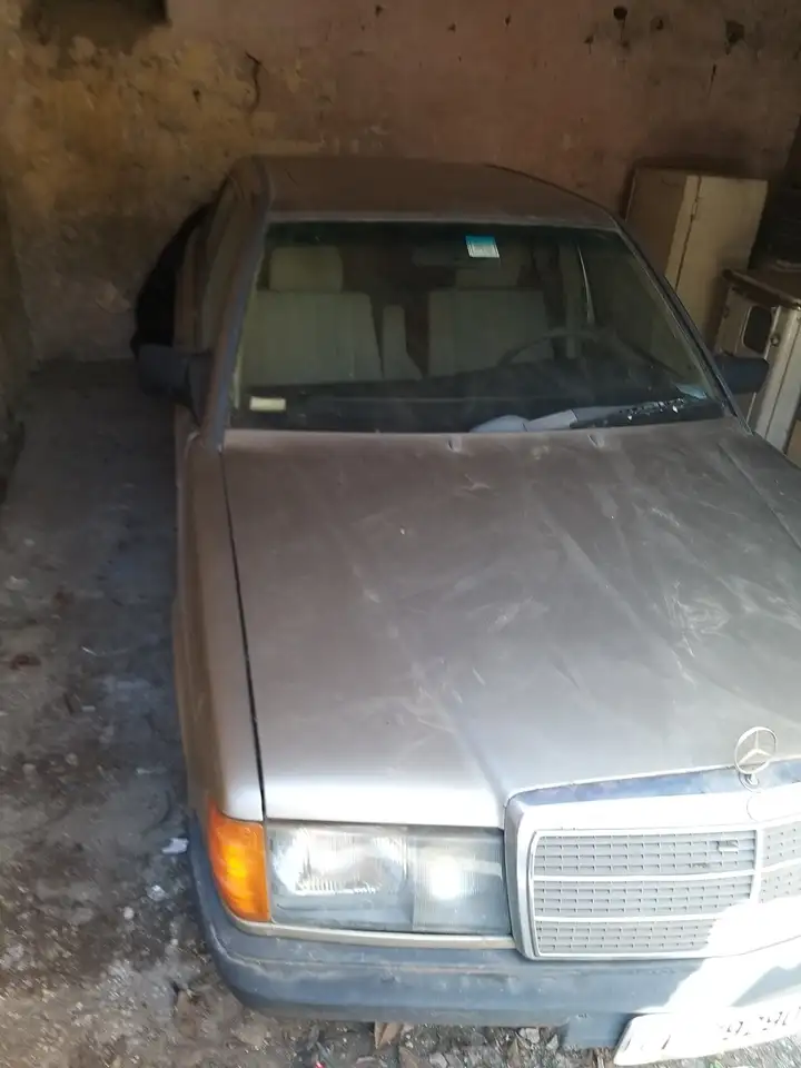Mercedes-Benz 190 2.0 E 122cv, foto 2