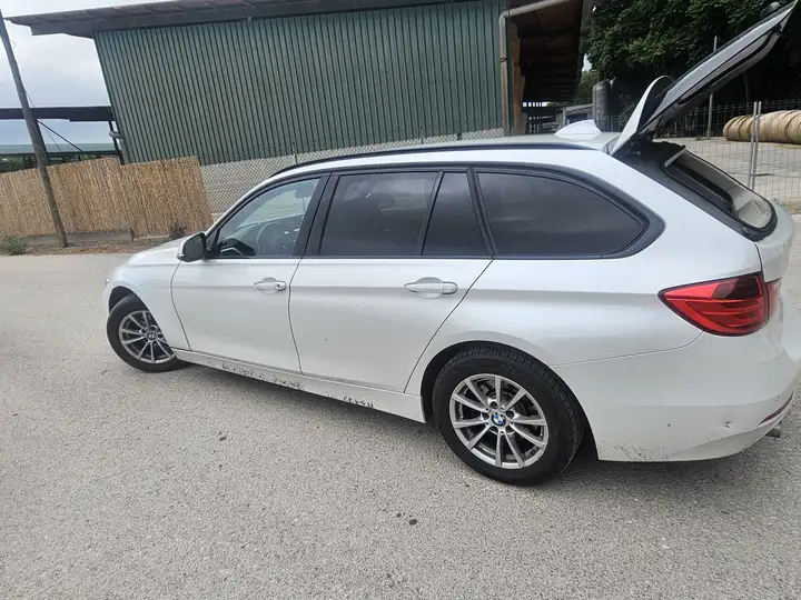 BMW Serie 3 318 d Touring xDrive 2014, foto 2