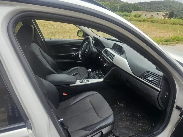 BMW Serie 3 318 d Touring xDrive 2014, foto 5
