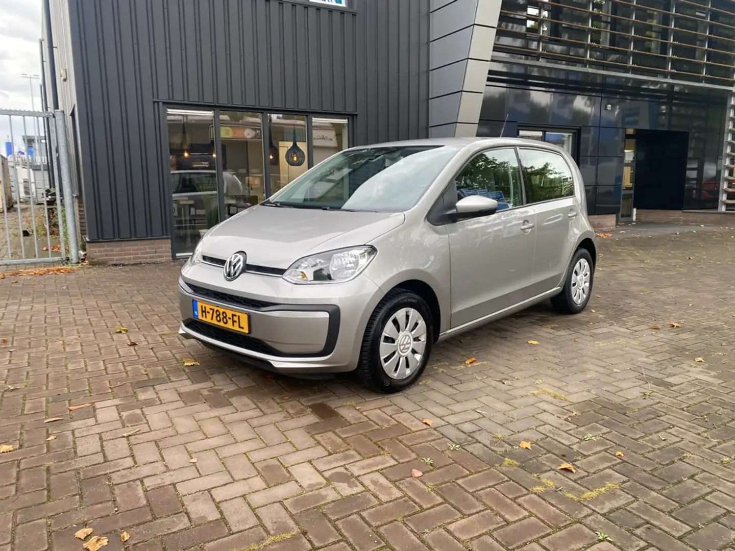Volkswagen up! 1.0 BMT move up! garantie/airco/blue-tooth Grijs - 1