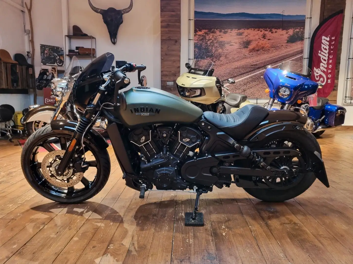 Indian Scout Rogue "Last Series" 100 Jahre (1000/2,99%) Verde - 1