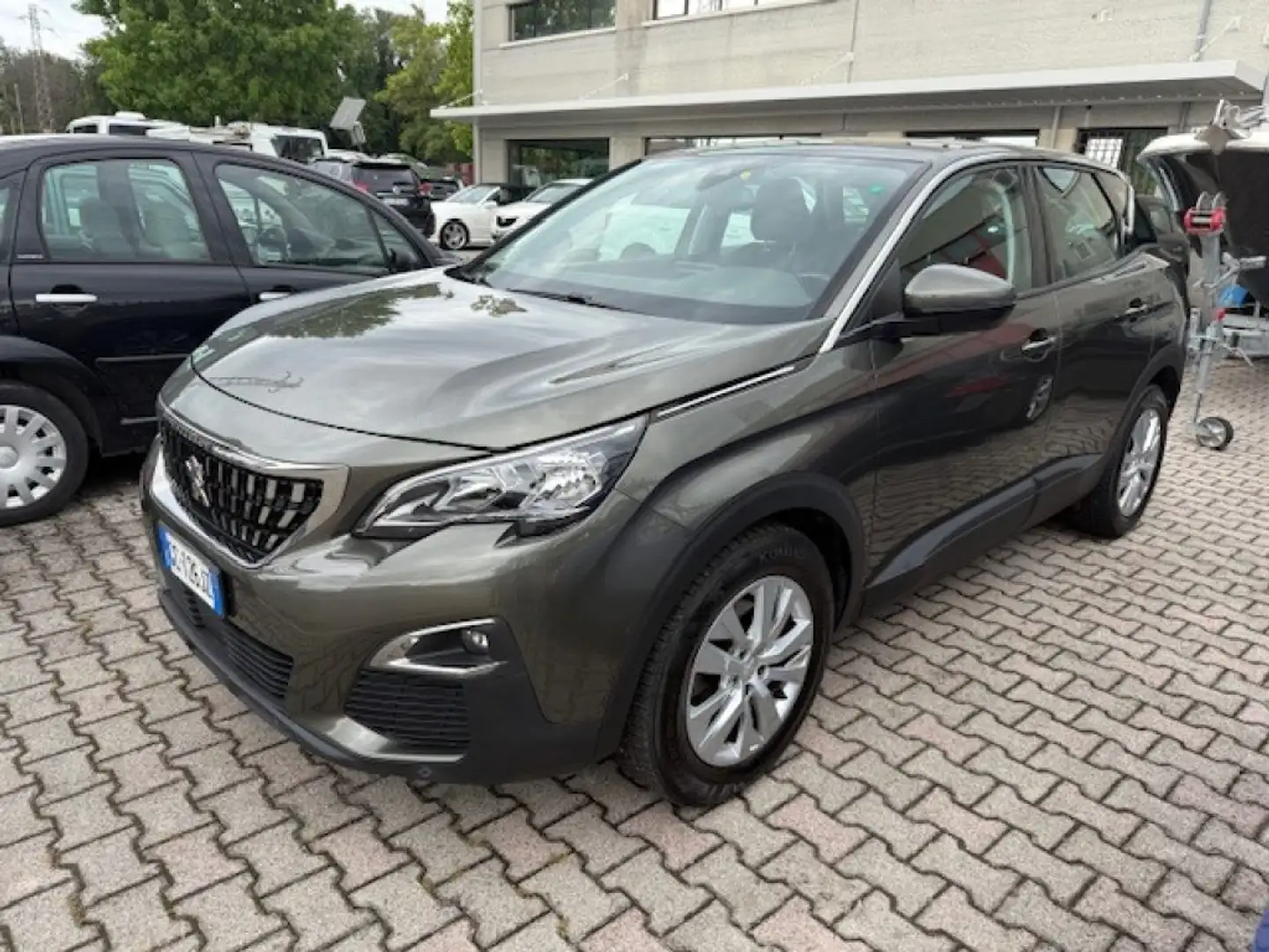Peugeot 3008 BlueHDi 130 S&S EAT8 Business Gris - 1