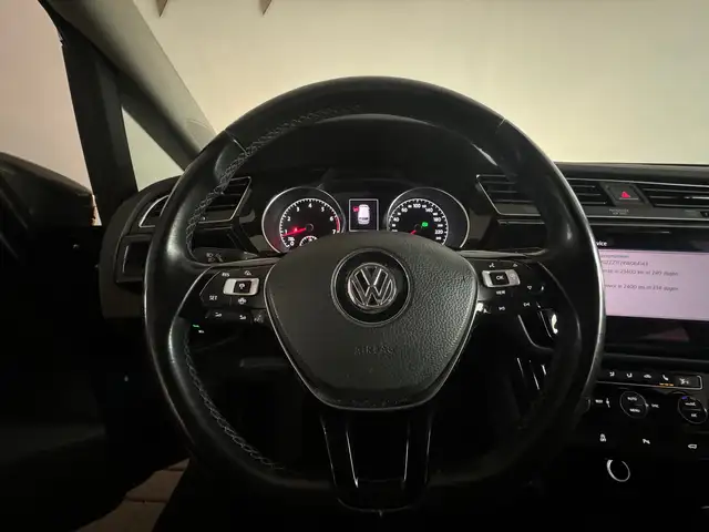 Volkswagen Touran view 13