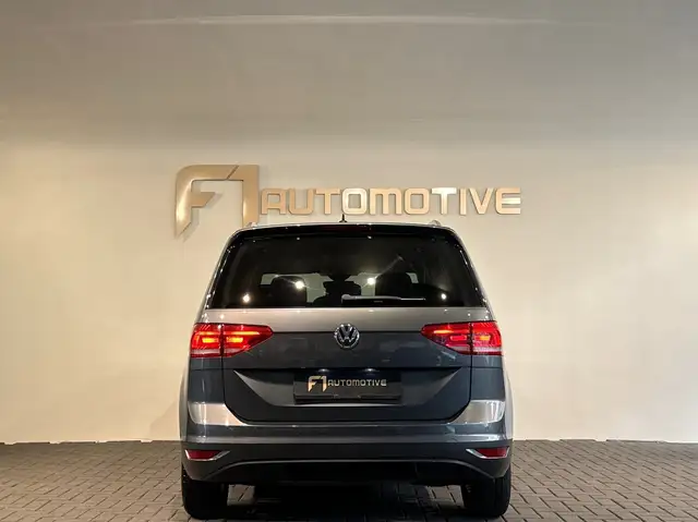 Volkswagen Touran view 11