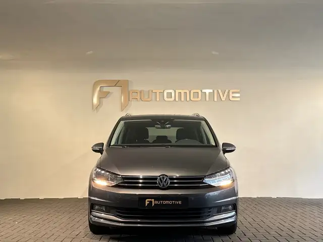 Volkswagen Touran view 9